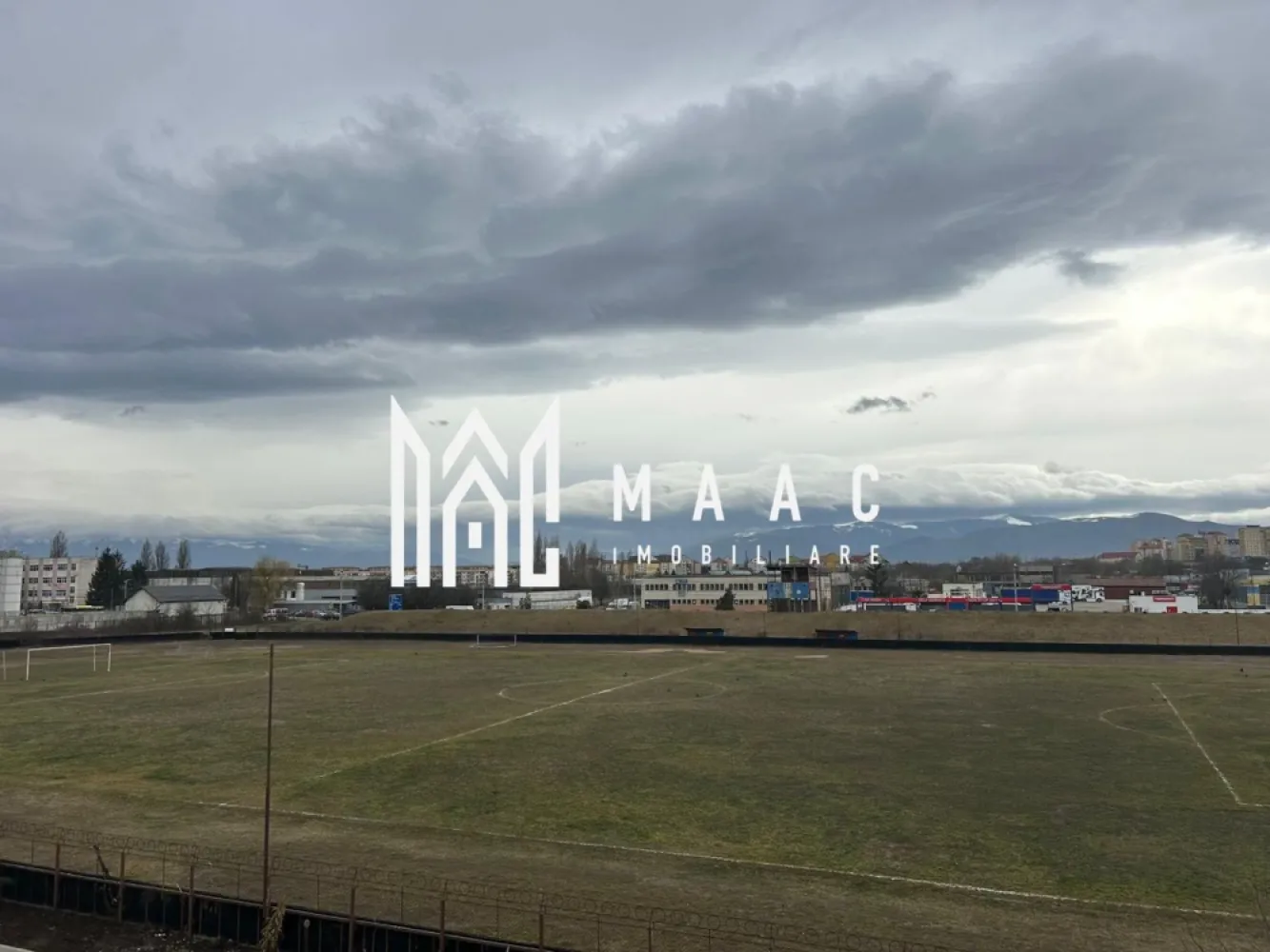 Apartament 2 Camere I Lift | Lazaret | Predare Mai 2025 - Maac Imobiliare prezintă ansamblul rezidențial Urban 64, un proiect modern, ideal atât pentru locuință personală, cât și pentru investiție. Situat în zona Lazaret - Compa, acest ansamblu oferă acces facil spre centru, autostradă și toate zonele de interes public. Detalii ansamblu: ✔ Regim de înălțime: P+4E+M, cu 56 de apartamente și garsoniere ✔ Lift Schindler – silentios și modern ✔ Arhitectură contemporană și finisaje de calitate ✔ Predare: Mai 2025 – finisate la cheie, INTABULATE Finisaje incluse: Interior: Ușă metalică de acces, izolată termic și fonic Pereți finisați cu glet și lavabilă albă Parchet, gresie, faianță Obiecte sanitare și rezervor îngropat la baie Tâmplărie PVC cu geam termopan Prize, întrerupătoare, instalații pentru TV și internet Încălzire proprie: centrală termică Immergas și calorifere Spații comune: Casa scării placată cu granit Ușă securizată cu interfon la intrare Plafoniere cu senzori de mișcare Parcare: locuri publice disponibile în zonă. Suprafețe disponibile: Garsoniere și apartamente de 21 mp, 42 mp și 46 mp utili Localizare: Situat în Lazaret, zona Compa, ansamblul rezidențial Urban 64 oferă acces rapid la transport public, școli, grădinițe, magazine și cabinete medicale, fiind la doar 10 minute de centrul Sibiului. Predare în Mai 2025 – apartamentele și garsonierele se predau finisate la cheie, gata pentru mutare! Pentru mai multe detalii precizati telefonic ca ati vazut anuntul ID: CP2392436 }}