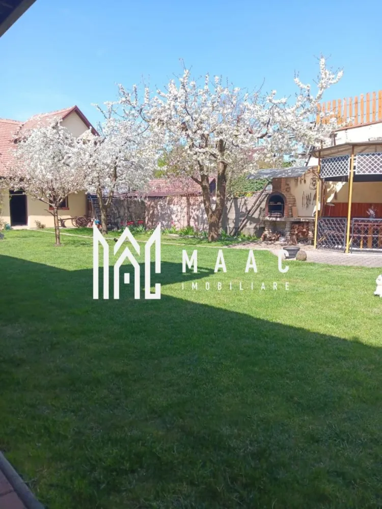 2 CASE DE VANZARE I MEDIAS I CENTRAL - Maac Imobiliare oferă spre vânzare, 2 case intr-o singură locație situată în centrul Mediașului, proprietăți deosebite.
Detaliile primei case:
- 5 camere luminoase si bine proporționate 
- bucătărie separată 
- 2 băi 
- hol
- balcon
- pivniță 
- curte cu filigorie, bucatarie de vara si zonă de grill
- suprafața utilă casă, parter, etaj si anexe= 140 mp
- total suprafață teren casă si garaj = 404 mp
- anul constructie: 1917 parterul, etajul a fost construit 1997

Finisaje:
* parter: uși de intrare și parchet din stejar natur, casa scării din stejar masiv
* etaj: uși și hol din stejar, camere cu dușumea din brad
* pod neamenajat tip mansardă

In curte: fântână cu hidrofor

Proprietatea oferă un potențial excelent de amenajare și personalizare, păstrând în același timp avantajul unei locații centrale, cu acces rapid către punctele de interes: scoli, magazine, institutii...

Locuința este potrivită atât pentru familie, cât și pentru amenajare în regim mixt locuință si birou, cabinete sau alte activitati comerciale

Detaliile casei noi:
- 3 camere
- 1 birou
- 1 bucătărie 
- 2 holuri
- 2 băi 
- 1 dressing
- 1 balcon
- 1 pivniță 
- suprafata teren= 256 mp
- suprafața construită 74 mp
- anul construcției este 2018

Imobilele se vând împreună, dar se oferă și varianta separat, ele având extrase CF/ racordurile/ contorizările la utilități separate.

Variante:

- schimbul cu o casă cu 2-3 camere, stare tehnică bună, garaj sau acces auto, în zona centrală/semicentrală a Mediașului, cu plată diferență valorică.

- vânzare casă nouă la pretul de 130000 euro, negociabil și la solicitare și poate închiria sau cumpăra o boxă separată a garajului.

 

Pentru mai multe detalii sau programarea unei vizionari, anuntati telefonic CP3062289