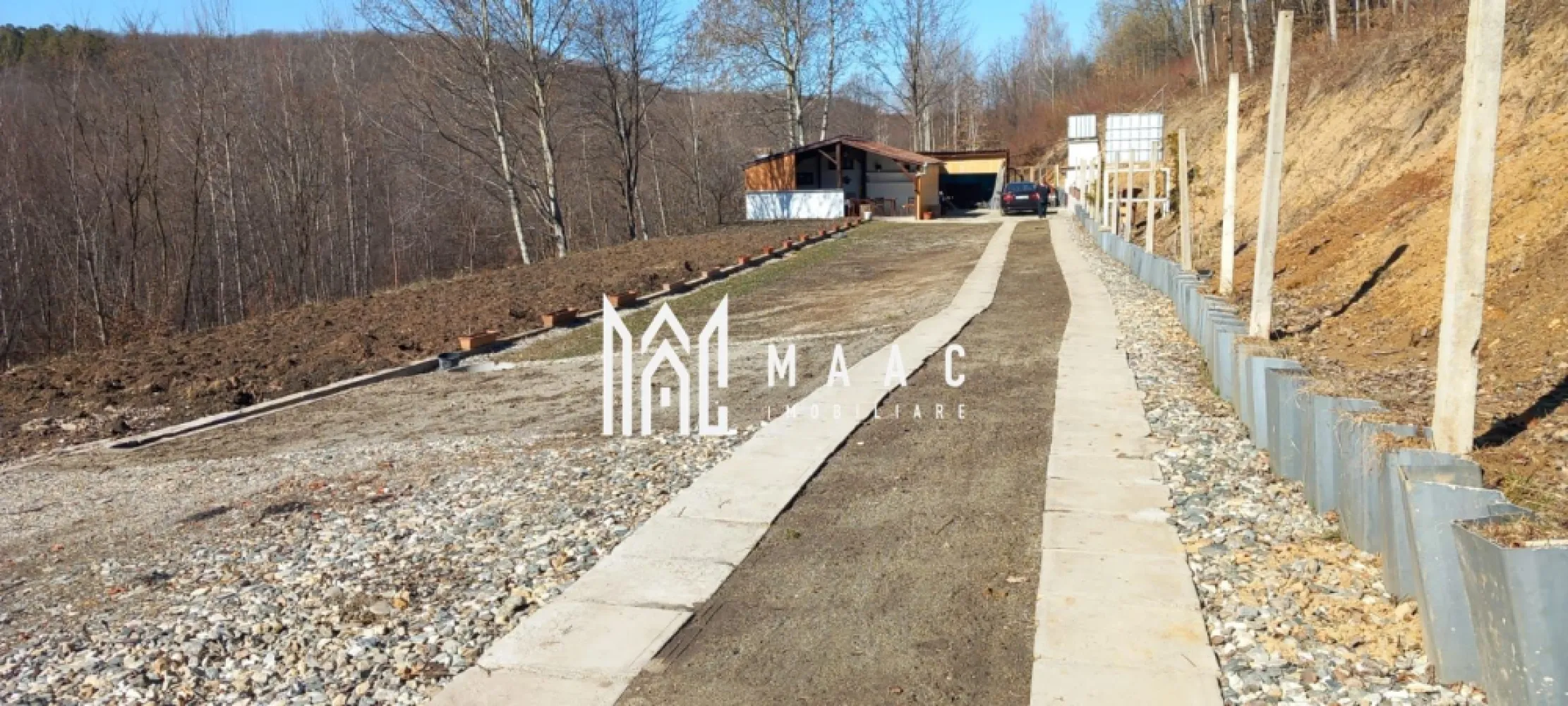 Teren Intravilan 1500 mp I Cisnadioara - MAAC Imobiliare va propune spre vanzare un teren intravilan situat in zona Pensiunii Apfelhaus din Cisnadioara. Locatia este unica, foarte frumoasa; terenul este inconjurat de padure ceea ce-i confera intimitate si liniste. Orientarea sudica face peisajul insorit si pune in valoare privelistea superba, spre munti. Deschidere de 25 ml. Utilitatile -in proximitate( la circa 100 m de proprietate). Exista o constructie usoara in partea din spate a terenului, amenajata pentru relaxare. Aceasta cuprinde: o bucatarie de vara cu un cuptor pe lemne, o camera si o magazie. Zona este in plina dezvoltare, cu bun potential imobiliar, pretabila atat pentru constructii pentru rezidenta cat si pentru investitie. Pentru mai multe detalii va rugam precizati telefonic ca ati vazut anuntul cu ID: CP2379173. }}