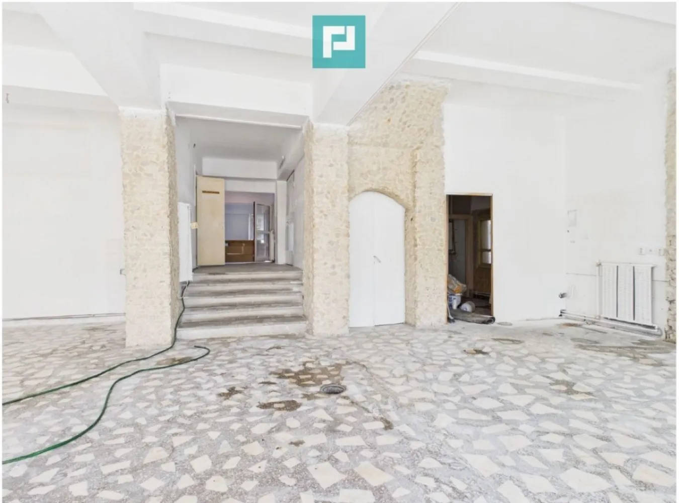Spațiu comercial vitrat-central ARAD 250 mp utili