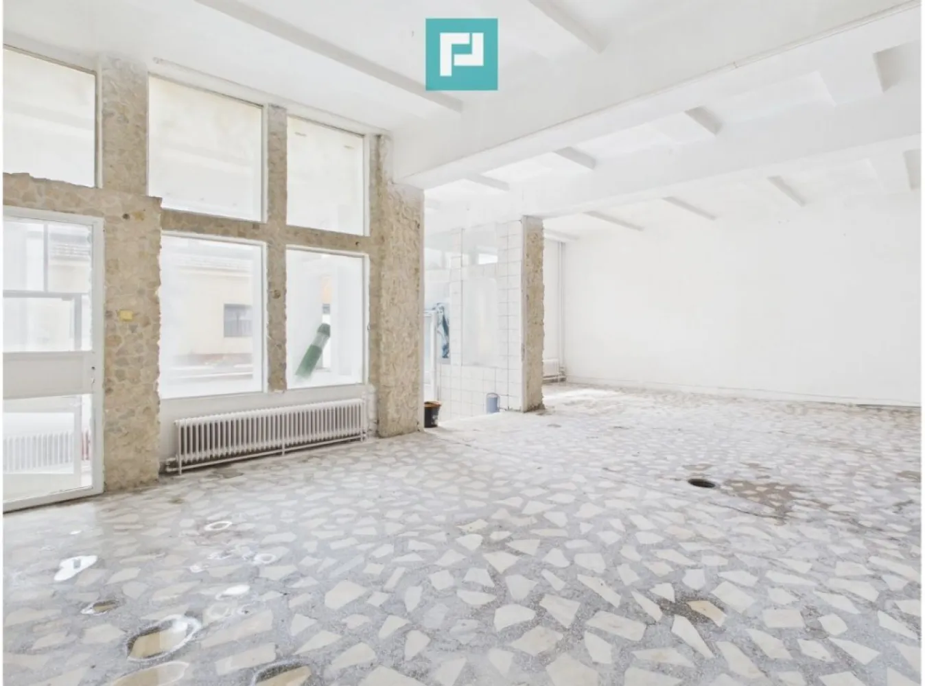 Spațiu comercial vitrat-central ARAD 250 mp utili