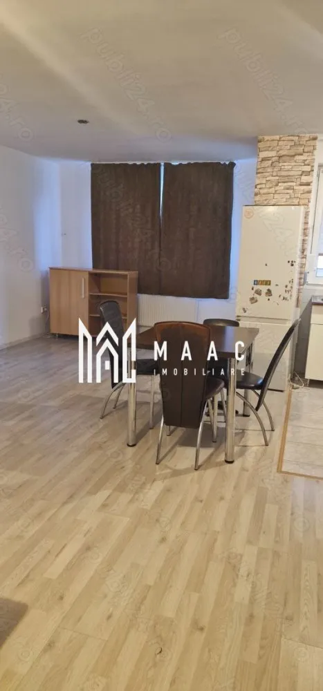 Apartament 3 Camere I Hipodrom III I Balcon - MAAC Imobiliare vă propune spre vânzare un apartament modern cu 3 camere decomandate, situat cartierul Hipodrom III, Sibiu. Acest apartament spațios și bine compartimentat, situat la parter, oferă un confort optim pentru viitorii proprietari, având o suprafață utilă de 77 mp. ✅ Compartimentare inteligentă: Living generos cu bucătărie open-space Două dormitoare luminoase Baie modernă Hol spațios, ce facilitează accesul către toate încăperile Balcon tip logie, ideal pentru relaxare Apartamentul se predă mobilat și utilat, fiind pregătit pentru mutare imediată. 🔹 Construit cu o atenție deosebită pentru eficiența energetică și sustenabilitate, având centrală de bloc pentru un consum optimizat. 🔹 Localizare ideală – la doar 2-3 minute de mers pe jos de stațiile Tursib, care asigură acces rapid în toate zonele orașului. 🔹 Facilități în proximitate: Magazine și supermarketuri: Profi, Penny, Supeco, Lidl, Kaufland, Carrefour Unități de învățământ: Grădinița nr. 43, Școlile „Constantin Noica” și „Nicolae Iorga” Farmacii, servicii și alte puncte de interes 📞Pentru mai multe informații sau pentru a programa o vizionare, nu ezitați să ne contactați, specificand ID:CP2375301 }}