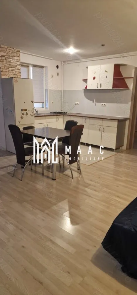 Apartament 3 Camere I Hipodrom III I Balcon - MAAC Imobiliare vă propune spre vânzare un apartament modern cu 3 camere decomandate, situat cartierul Hipodrom III, Sibiu. Acest apartament spațios și bine compartimentat, situat la parter, oferă un confort optim pentru viitorii proprietari, având o suprafață utilă de 77 mp. ✅ Compartimentare inteligentă: Living generos cu bucătărie open-space Două dormitoare luminoase Baie modernă Hol spațios, ce facilitează accesul către toate încăperile Balcon tip logie, ideal pentru relaxare Apartamentul se predă mobilat și utilat, fiind pregătit pentru mutare imediată. 🔹 Construit cu o atenție deosebită pentru eficiența energetică și sustenabilitate, având centrală de bloc pentru un consum optimizat. 🔹 Localizare ideală – la doar 2-3 minute de mers pe jos de stațiile Tursib, care asigură acces rapid în toate zonele orașului. 🔹 Facilități în proximitate: Magazine și supermarketuri: Profi, Penny, Supeco, Lidl, Kaufland, Carrefour Unități de învățământ: Grădinița nr. 43, Școlile „Constantin Noica” și „Nicolae Iorga” Farmacii, servicii și alte puncte de interes 📞Pentru mai multe informații sau pentru a programa o vizionare, nu ezitați să ne contactați, specificand ID:CP2375301 }}
