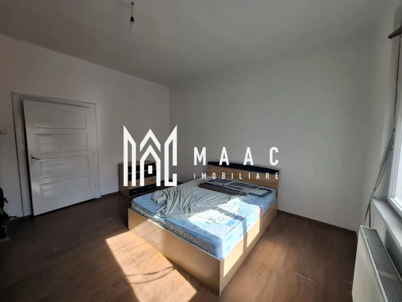 Casa individuala | Teren 700 mp | Trei Stejari - MAAC Imobiliare vă propune spre închiriere o casă individuală, situată într-o zonă liniștită și bine cotată – Trei Stejari. Detalii proprietate: 3 camere total decomandate: spațioase și luminoase, perfecte pentru un trai confortabil. Bucătărie: amenajată pentru a oferi funcționalitate și confort. Baie: dotată corespunzător, adaptată nevoilor cotidiene. În renovare și amenajare: locuința este în curs de renovare, iar viitorii chiriași se vor bucura de un spațiu modernizat și adaptat cerințelor actuale. Această casă reprezintă o oportunitate excelentă de a locui într-o zonă deosebită, aflată în plin proces de îmbunătățire, oferind un echilibru perfect între confort și accesibilitate. Pentru mai multe informatii specificati ca ati vazut anuntul cu ID: CP2373998 }}