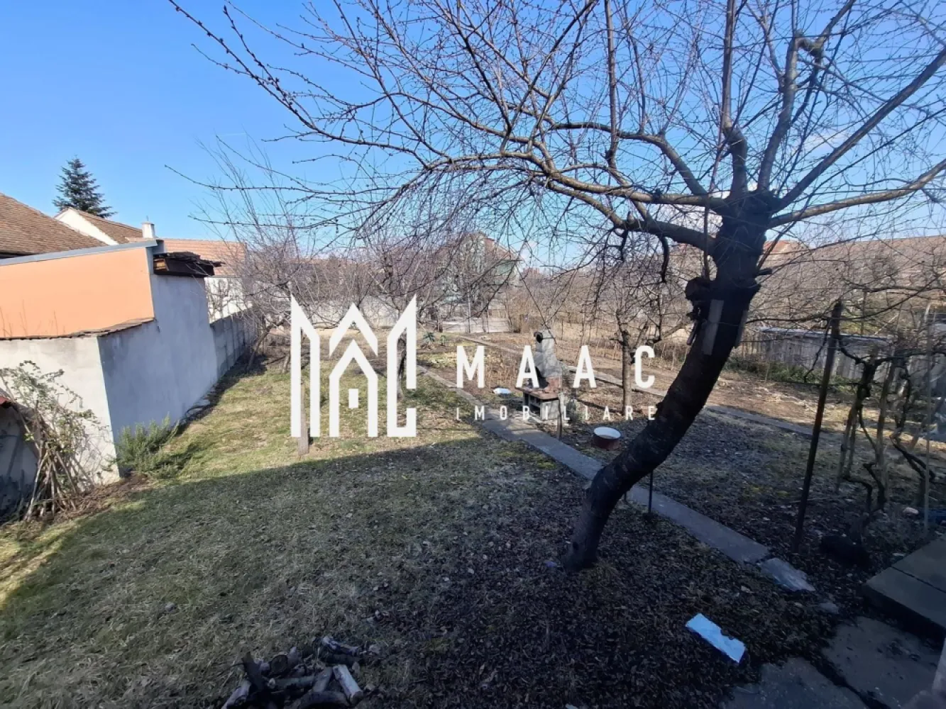 Casa individuala | Teren 700 mp | Trei Stejari - MAAC Imobiliare vă propune spre închiriere o casă individuală, situată într-o zonă liniștită și bine cotată – Trei Stejari. Detalii proprietate: 3 camere total decomandate: spațioase și luminoase, perfecte pentru un trai confortabil. Bucătărie: amenajată pentru a oferi funcționalitate și confort. Baie: dotată corespunzător, adaptată nevoilor cotidiene. În renovare și amenajare: locuința este în curs de renovare, iar viitorii chiriași se vor bucura de un spațiu modernizat și adaptat cerințelor actuale. Această casă reprezintă o oportunitate excelentă de a locui într-o zonă deosebită, aflată în plin proces de îmbunătățire, oferind un echilibru perfect între confort și accesibilitate. Pentru mai multe informatii specificati ca ati vazut anuntul cu ID: CP2373998 }}