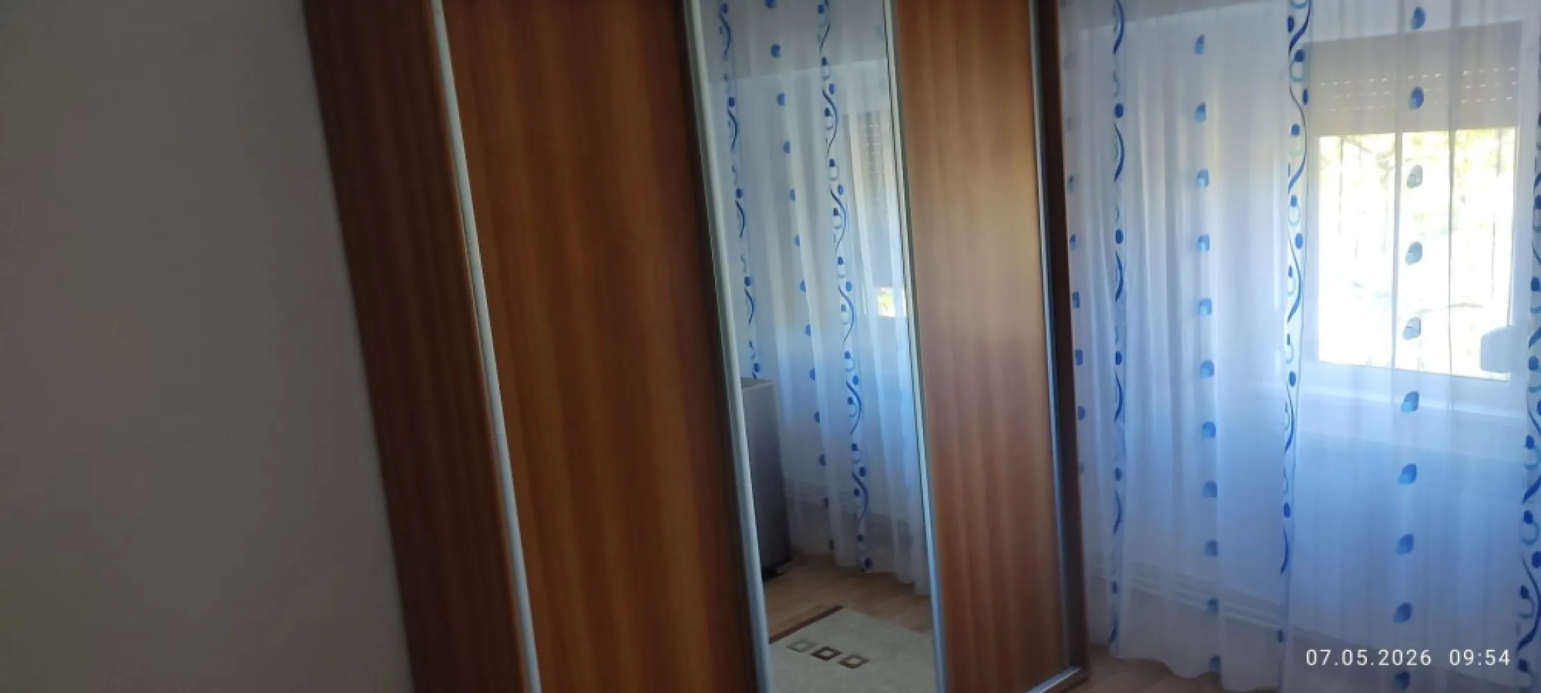 De inchiriat apartament spatios in Piata Centrala, 320 euro - Se oferă spre închiriere apartament cu 2 camere, decomandat, situat în zona Piața Centrală, la etajul 4 din 4, cu o suprafață de 54 mp și orientare către vest.
Dotări:
- Centrală termică
- Aer condiționat
- Mașină de spălat rufe
- Frigider
- Aragaz.
Apartamentul se închiriază pe termen lung, cu contract de minim 6 luni.
Preț chirie: 1600 lei/lună
La semnarea contractului se achită:
- prima lună de chirie 1600 lei
- garanție: 1600 lei
- comision agenție: 800 lei + TVA
Relații la telefon: 0746 252 252 – Liliana Ene