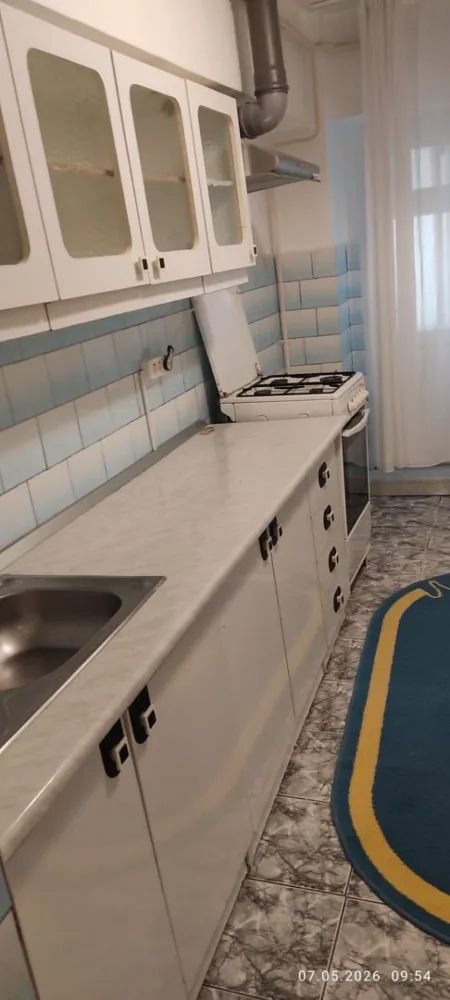 De inchiriat apartament spatios in Piata Centrala, 320 euro - Se oferă spre închiriere apartament cu 2 camere, decomandat, situat în zona Piața Centrală, la etajul 4 din 4, cu o suprafață de 54 mp și orientare către vest.
Dotări:
- Centrală termică
- Aer condiționat
- Mașină de spălat rufe
- Frigider
- Aragaz.
Apartamentul se închiriază pe termen lung, cu contract de minim 6 luni.
Preț chirie: 1600 lei/lună
La semnarea contractului se achită:
- prima lună de chirie 1600 lei
- garanție: 1600 lei
- comision agenție: 800 lei + TVA
Relații la telefon: 0746 252 252 – Liliana Ene
