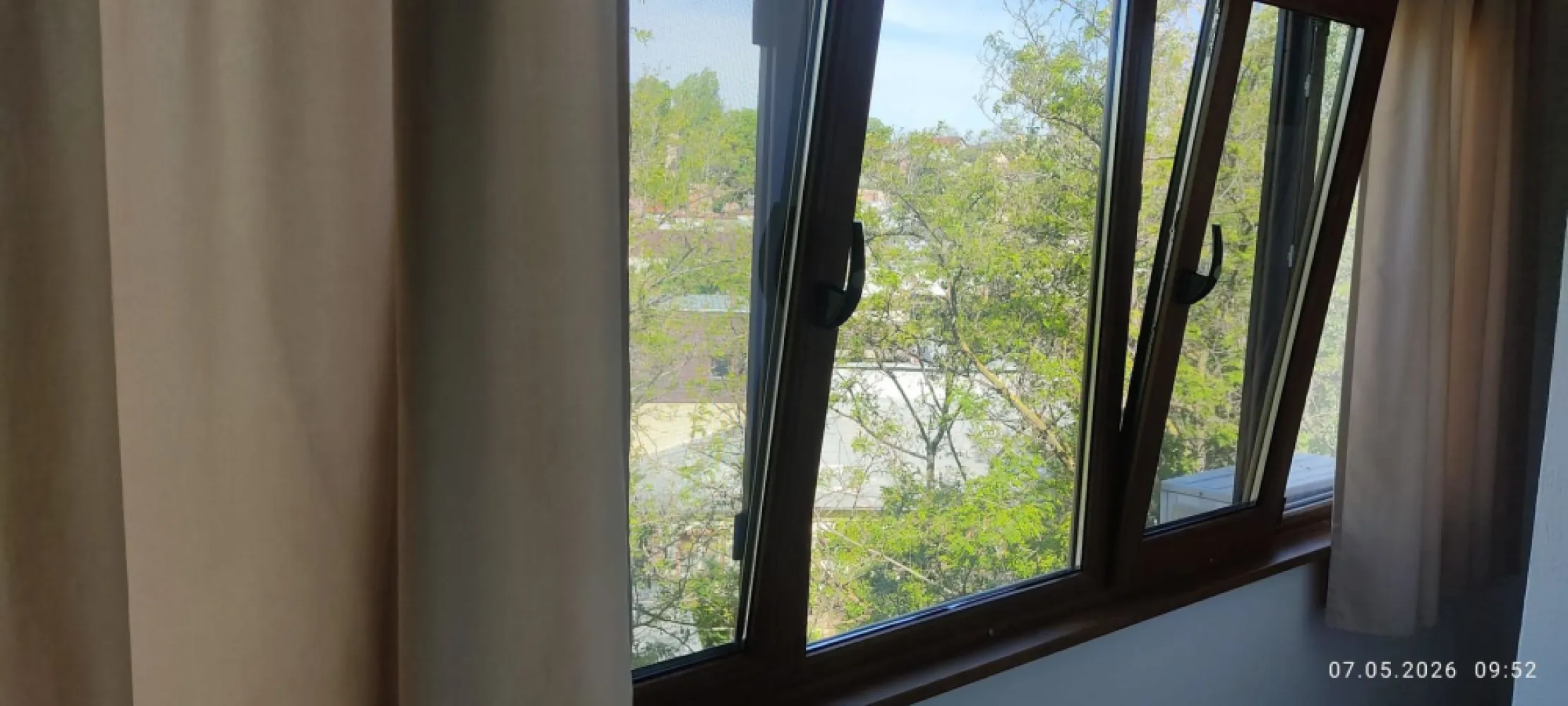 De inchiriat apartament spatios in Piata Centrala, 320 euro - Se oferă spre închiriere apartament cu 2 camere, decomandat, situat în zona Piața Centrală, la etajul 4 din 4, cu o suprafață de 54 mp și orientare către vest.
Dotări:
- Centrală termică
- Aer condiționat
- Mașină de spălat rufe
- Frigider
- Aragaz.
Apartamentul se închiriază pe termen lung, cu contract de minim 6 luni.
Preț chirie: 1600 lei/lună
La semnarea contractului se achită:
- prima lună de chirie 1600 lei
- garanție: 1600 lei
- comision agenție: 800 lei + TVA
Relații la telefon: 0746 252 252 – Liliana Ene