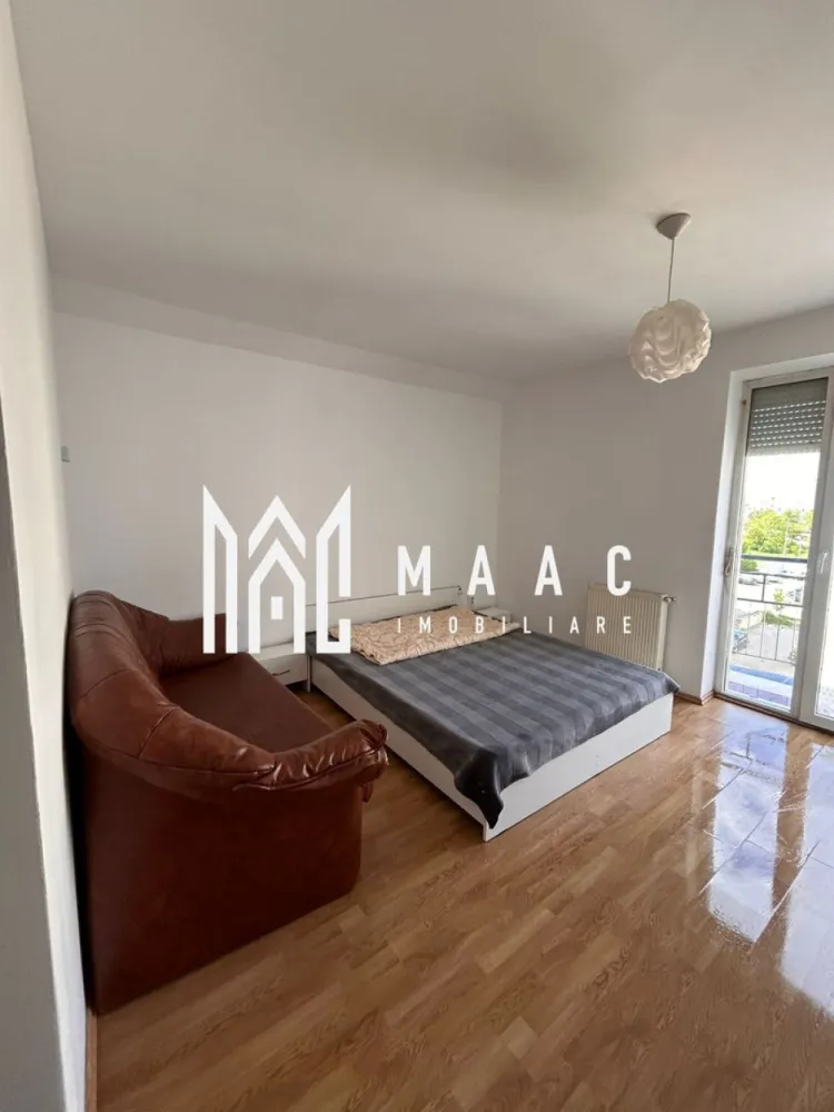 Garsonieră | 28 MPU | Balcon | Turnișor - MAAC Imobiliare vă propune spre vânzare o garsonieră cochetă și eficient compartimentată, situată în cartierul Turnișor – una dintre zonele apreciate din Sibiu pentru accesibilitate, liniște și conexiuni rapide către oraș.

Cu o suprafață utilă de 28 mp, completată de un balcon de 4 mp, proprietatea este amplasată la etajul 4 al unui imobil bine întreținut, oferind lumină naturală din plin și o atmosferă plăcută pe tot parcursul zilei.

Locuința reprezintă o alegere excelentă atât pentru investiție (închiriere rapidă), cât și pentru locuit, datorită compartimentării practice și poziționării strategice.

ZONĂ & ACCES
acces rapid către centrul orașului
conexiune facilă spre aeroport și zona industrială vest
acces direct către autostradă
în imediata apropiere: magazine, farmacii, stații de transport în comun, spații comerciale

Tot ce ai nevoie pentru un stil de viață comod este la câteva minute distanță.

AVANTAJE CHEIE
ideală pentru investiție sigură
balcon generos pentru această suprafață
zonă liniștită, dar foarte bine conectată
imobil întreținut

Pentru mai multe detalii și programarea unei vizionări, vă rugăm să menționați ID: CP3073196