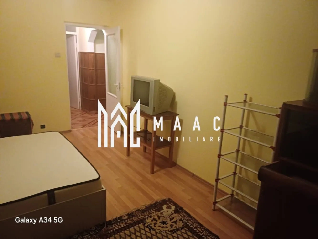 APARTAMENT 2 CAMERE I DECOMANDAT I 48 MP - MAAC Imobiliare ofera spre vanzare apartament 2 camere, bucatarie si baie.
Imobilul este situat in cartierul Lazaret, intr-o zona linistita, dar in acelasi timp relativ aproape de centrul orasului.
Apartamentul beneficiaza de acces facil la mijloace de transport in comun, magazine, scoli si alte puncte de interes, fiind o alegere potrivita atat pentru locuit, cat si pentru investitie.

Pentru mai multe detalii sau vizionare anuntati telefonic CP3072922