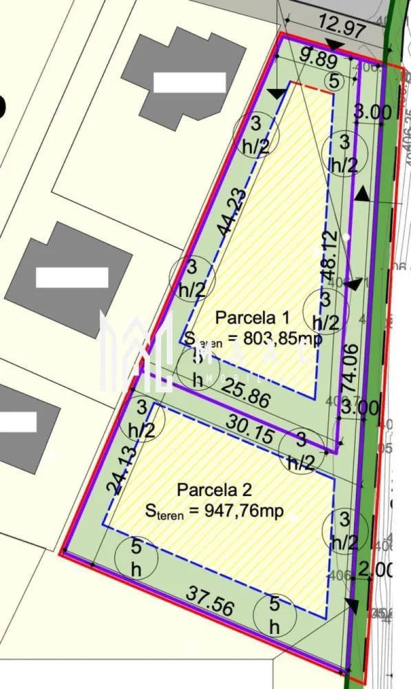 Teren intravilan | 948 mp | PUZ aprobat | Targul Obor - MAAC Imobiliare vă propune spre vânzare parcele independente, cu suprafață de 948 mp, situate într-una dintre cele mai apreciate zone rezidențiale din Sibiu – Terezian, în vecinătatea Târgului Obor.

PUZ aprobat și reglementări urbanistice clare
Acces direct din stradă asfaltată
Utilități existente/în imediata vecinătate
Fantastic raport locație–suprafață–posibilități constructive

Avantaje și facilități:

Conectivitate excelentă: stradă asfaltată, acces facil către principalele puncte de interes din oraș

Utilități pe și lângă teren: canalizare existentă pe teren, gaz și energie electrică la limita proprietății

Mediu liniștit și aerisit: în partea stângă se regăsește o livadă ce oferă un plus de intimitate și peisaj natural

Specificații Urbanistice (UTR L1p):

Destinație permisă: locuință individuală

Regim de înălțime posibil:

P+1+M

S+P+1+R

S+D+P+M

S+D+P+R

Indicatori urbanistici avantajoși:

POT maxim: 35%

CUT maxim: 0,7

Alegerea perfectă pentru:

Construirea unei locuințe individuale într-o zonă în plină dezvoltare

Investiție imobiliară sigură, cu potențial de creștere

Descoperă un loc în care liniștea și confortul urban se întâlnesc armonios. Pentru informații suplimentare, vizionări și detalii despre preț, MAAC Imobiliare este aici pentru tine!

Contactă-ne chiar astăzi și hai să discutăm despre viitorul tău proiect!
ID: CP2836062