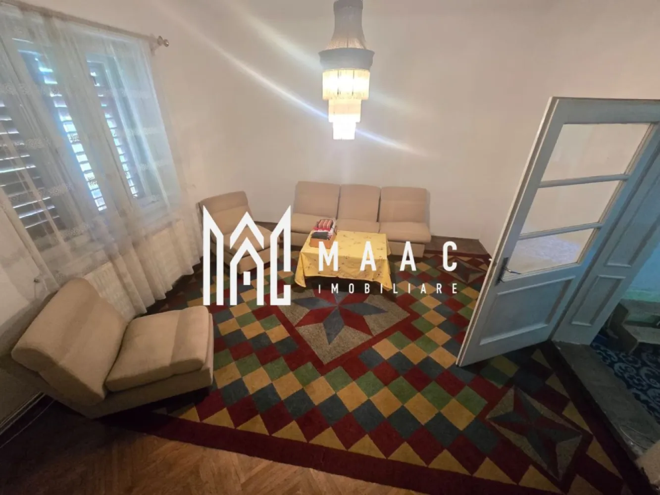 Casa 3 camere de inchiriat zona 3 Stejari - Agentia imobiliara Maac va propune spre inchiriere casa singur in curte cu 3 camere situata pe strada Stefan cel mare zona 3 Stejari.

Beneficii: 

- pivnita
- 3 camere decomandate 
- bucatarie separata
- acces auto
- 2 garaje ( unul ca bucatarie de vara )
- se inchiriaza ca in poze
- accepta muncitori sau Srilankezi, egipteni etc ...

Pentru mai multe detalii specificati CP3073305 la telefon .