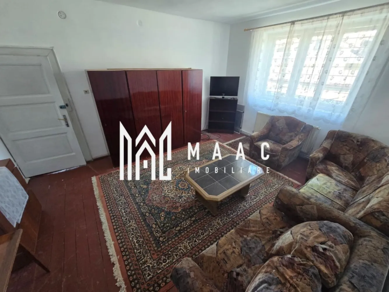 Casa 3 camere de inchiriat zona 3 Stejari - Agentia imobiliara Maac va propune spre inchiriere casa singur in curte cu 3 camere situata pe strada Stefan cel mare zona 3 Stejari.

Beneficii: 

- pivnita
- 3 camere decomandate 
- bucatarie separata
- acces auto
- 2 garaje ( unul ca bucatarie de vara )
- se inchiriaza ca in poze
- accepta muncitori sau Srilankezi, egipteni etc ...

Pentru mai multe detalii specificati CP3073305 la telefon .