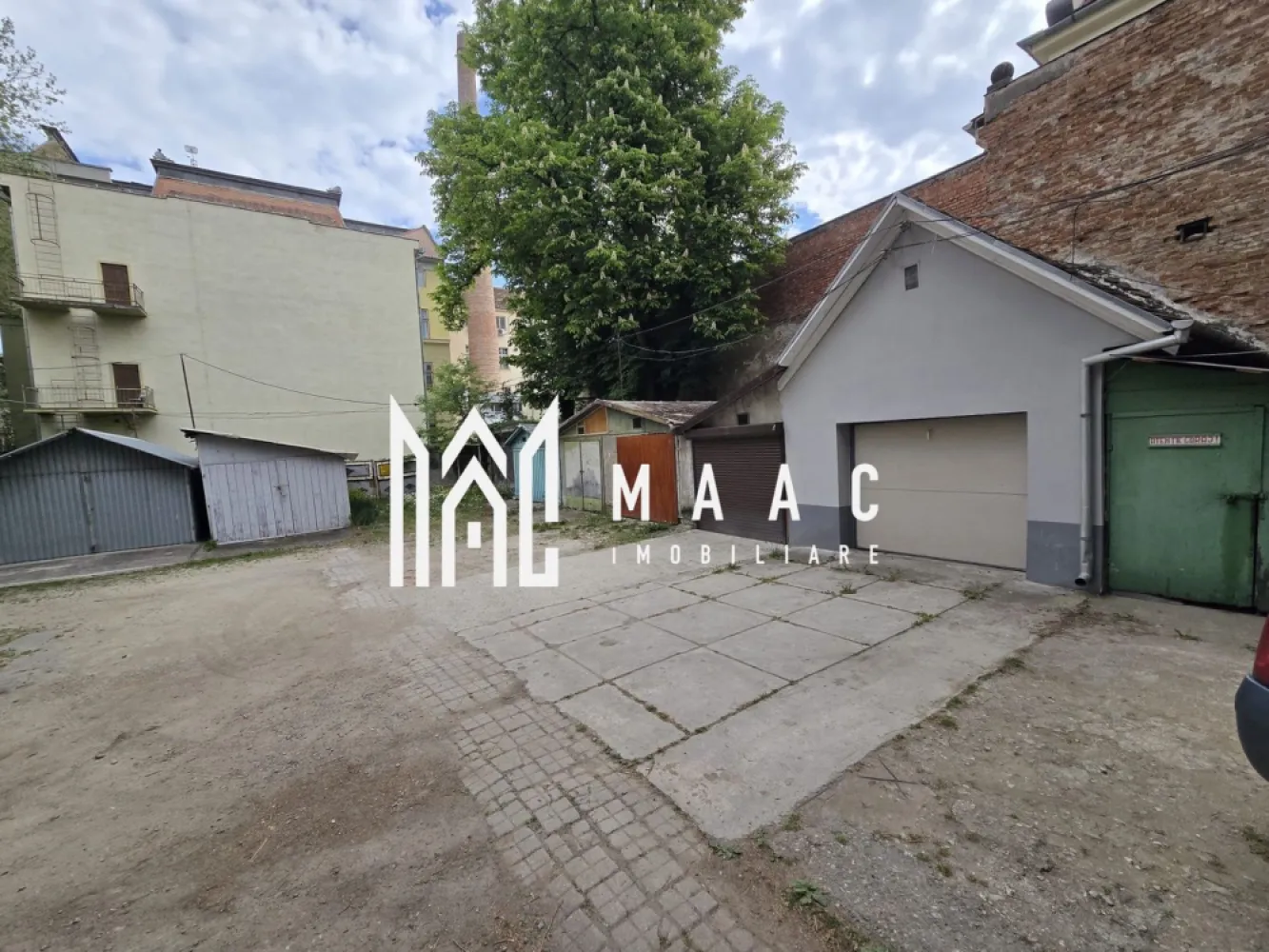 Apartament 2 camere garaj pivnita 31mp zona Andrei Saguna - Agentia Imobiliara Maac va propune spre vanzare un apartament cu 2 camere situat in zona centrala strada Andrei Saguna.

Apartamentul este situat la parter , necesita renovare are acces auto si dispune de garaj intabulat in curtea proprie.

Avantaje:

- suprafata utila 62 mp ( camere spatioase si inalte )
- suprafata pivnita inalta 31 mp utili intabulata in acte
- garaj intabulat in acte
- acces auto in curtea interioara
- apartamentul poate fi amenajat dupa propriul gust 

Pentru mai multe detalii va rog specificati CP3073388 la telefon