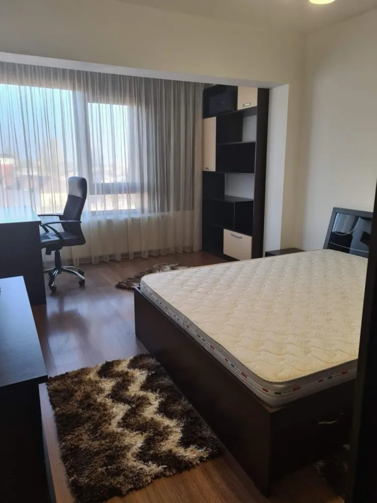 De inchiriat apartament cu 2 camere, bloc Vega, str. Tecuci, 550 euro - Se oferă spre închiriere apartament cu 2 camere, situat în spatele complexului Central Park, la etajul 5, într-un bloc construit în anul 2009.
Apartamentul are o suprafață de 70 mp și dispune de:
- centrală termică
- aer condiționat
- complet mobilat si utilat.
Apartamentul este modern, spatios si luminos.
Preț chirie: 550 euro/lună.
La incheierea contractului de inchiriere chiriasul va achita prima chirie, o garantie egala cu o chirie si comisionul agentiei imobiliare.
Pentru detalii și vizionare: 0746.252.252 Liliana Ene.