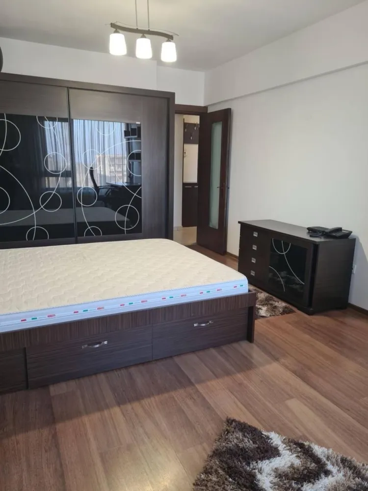 De inchiriat apartament cu 2 camere, bloc Vega, str. Tecuci, 550 euro - Se oferă spre închiriere apartament cu 2 camere, situat în spatele complexului Central Park, la etajul 5, într-un bloc construit în anul 2009.
Apartamentul are o suprafață de 70 mp și dispune de:
- centrală termică
- aer condiționat
- complet mobilat si utilat.
Apartamentul este modern, spatios si luminos.
Preț chirie: 550 euro/lună.
La incheierea contractului de inchiriere chiriasul va achita prima chirie, o garantie egala cu o chirie si comisionul agentiei imobiliare.
Pentru detalii și vizionare: 0746.252.252 Liliana Ene.