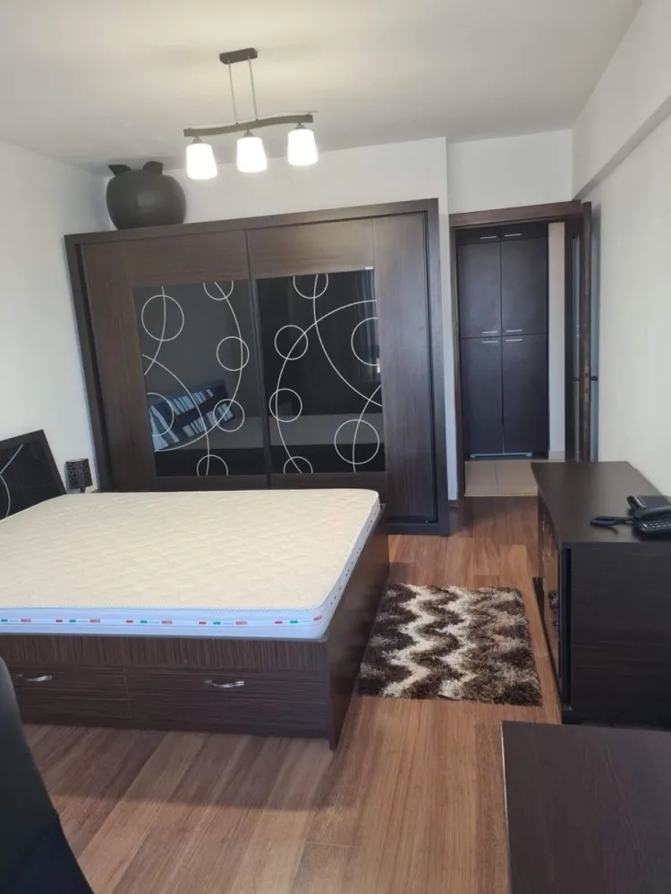 De inchiriat apartament cu 2 camere, bloc Vega, str. Tecuci, 550 euro - Se oferă spre închiriere apartament cu 2 camere, situat în spatele complexului Central Park, la etajul 5, într-un bloc construit în anul 2009.
Apartamentul are o suprafață de 70 mp și dispune de:
- centrală termică
- aer condiționat
- complet mobilat si utilat.
Apartamentul este modern, spatios si luminos.
Preț chirie: 550 euro/lună.
La incheierea contractului de inchiriere chiriasul va achita prima chirie, o garantie egala cu o chirie si comisionul agentiei imobiliare.
Pentru detalii și vizionare: 0746.252.252 Liliana Ene.