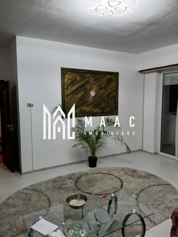 Apartament 2 Camere I Decomandat I Etaj 3 I Mihai Viteazu - Maac Imobiliare vă propune spre vânzare un apartament de 2 camere decomandat, situat la etajul 3/17 al unui imobil din Selimbar, zona Mihai Viteazu - in apropiere de Lidl.

Apartamentul este extrem de spațios și include hol de intrare, living generos, dormitor confortabil, bucătărie separată, baie dotata cu cada și un balcon spațios.

Aferente: loc de parcare.

Imobilul a fost recent renovat și se prezintă în stare excelentă, fiind gata de locuit.

Apartamentul este luminos, aerisit și oferă un mediu plăcut și confortabil.

Zona beneficiază de acces ușor la mijloacele de transport în comun și se află în apropierea diverselor magazine și restaurante, iar apropierea de Lidl și de centrul orașului adaugă un plus de confort și comoditate.

Disponibil imediat!

Pentru mai multe informații sau pentru a stabili o vizionare, nu ezitați să ne contactați, specificând ID: CP2312616