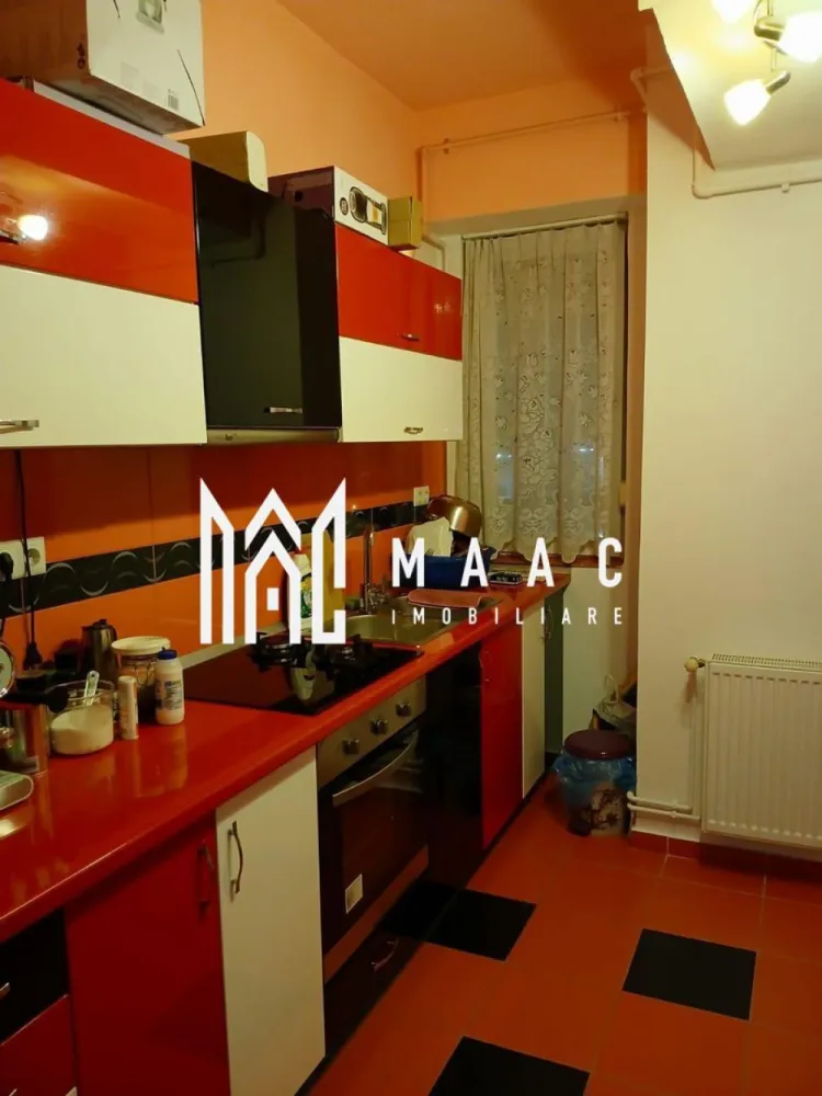 Apartament 2 Camere I Decomandat I Etaj 3 I Mihai Viteazu - Maac Imobiliare vă propune spre vânzare un apartament de 2 camere decomandat, situat la etajul 3/17 al unui imobil din Selimbar, zona Mihai Viteazu - in apropiere de Lidl.

Apartamentul este extrem de spațios și include hol de intrare, living generos, dormitor confortabil, bucătărie separată, baie dotata cu cada și un balcon spațios.

Aferente: loc de parcare.

Imobilul a fost recent renovat și se prezintă în stare excelentă, fiind gata de locuit.

Apartamentul este luminos, aerisit și oferă un mediu plăcut și confortabil.

Zona beneficiază de acces ușor la mijloacele de transport în comun și se află în apropierea diverselor magazine și restaurante, iar apropierea de Lidl și de centrul orașului adaugă un plus de confort și comoditate.

Disponibil imediat!

Pentru mai multe informații sau pentru a stabili o vizionare, nu ezitați să ne contactați, specificând ID: CP2312616