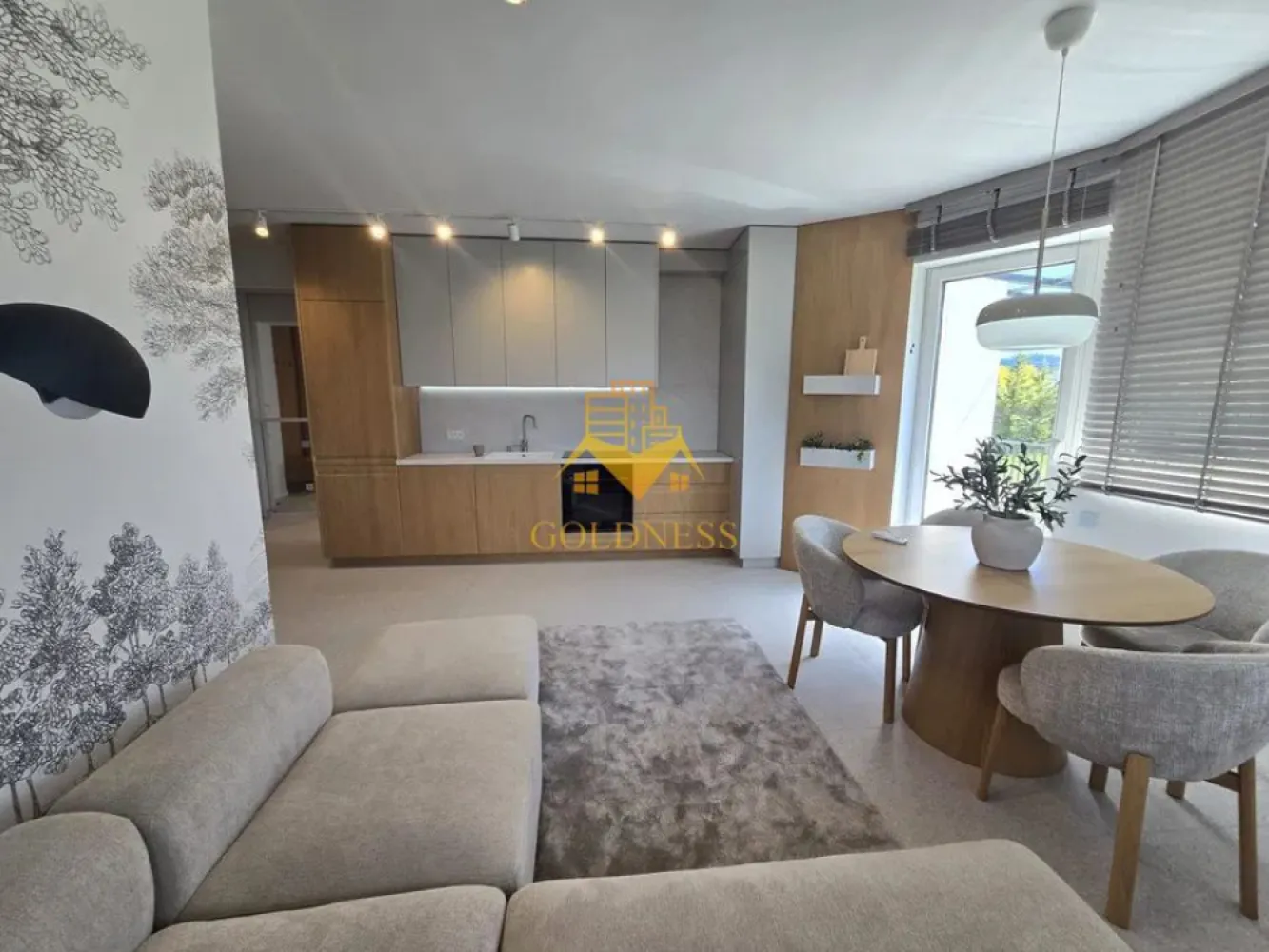 3 camere open space, Parcare, Premium,Alecu Russo, Calea Turzii,Europa - GOLDNESS Imobiliare vă propune spre închiriere un apartament 3 cu camere complet mobilat și utilat, la parterul unui imobil de 3 etaje, în Cartierul Europa.
Dispune de loc de parcare exterior!
Se află în apropierea stațiilor de transport în comun, magazine, restaurante, spații verzi, farmacii, etc. 

Apartamentul este compartimentat astfel:
 - dormitor cu pat matrimonial, dressing, noptiere, birou, biblioteca
 - dormitor cu (pat/ canapea -la cerere), birou, dulap
 - living cu bucatarie open space complet utilată și mobilată, canapea extensibilă, loc de servit masa 
 - baie cu dus walk-in, calorifer port prosop și dulap spatios pentru depozitare.
 - terasa de 10 mp, hol cu dulapuri pentru depozitare 

Imobilul este dotat cu toate cele necesare- centrală proprie, frigider, aragaz, hotă, mașină de spălat haine, etc. 

Dacă sunteți interesați de acest apartament și doriți să îl vizionați, dar și pentru alte oferte nu ezitați să ne contactați telefonic sau prin e-mail. Vă stăm la dispoziție!
Pentru intermediere se percepe un comision de 50% din prețul chiriei!