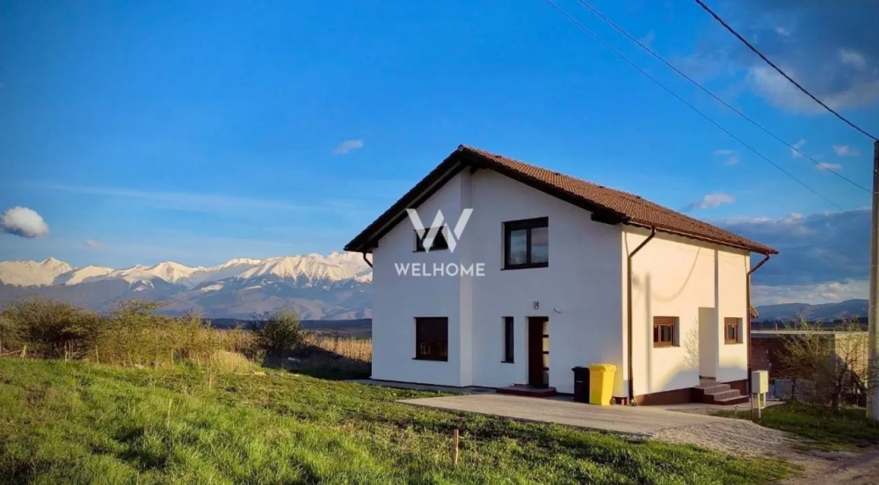Casa individuala la 7 min de Sibiu - De vanzare casa/vila individuala intabulata cu o suprafata utila de 135mp si vedere deosebita catre muntii Fagaras.
Constructie 2016 in cartierul Bavaria (cartier rezidential exclusiv de case) la 6 km de oras si la 7 minute de Kaufland si Hornbach.
- intrare privata in cartier (cu bariera), paza 24 din 24, drum privat, iluminat stradal.
- dispune de toate utilitatile: apa, gaz, curent, canalizare, cablu internet prin fibra optica, centrala termica prin condensare.
- posibilitatea de a extinde terenul/curtea.
- caramida Cemacon evoceramic 44 (consum redus de gaz pe timpul iernii, pierderile de căldură sunt reduse datorită configurației geometrice a golurilor, ce crește lungimea traseului de transfer termic prin corpul ceramic, și a numărului mare de rânduri de goluri cu rol termoizolant), geamuri termopan Rehau, rulouri exterioare din aluminiu electrice, tigla Bramac, centrala termica prin condensare.

Casa este structurata dupa cum urmeaza:
Parter:
- hol de intrare;
- casa scarii cu debara sub scara;
- baie cu geam;
- living si dinning;
- camera/birou;
- bucatarie inchisa complet utilata și mobilata (mobila a fost facuta pe comanda);
- terasa cu vedere deosebita catre muntii Fagaras;

Etaj:
- casa scarii;
- 3 dormitoare (din care 2 dormitoare au vedere catre muntii Fagaras);
- baie complet utilata ce dispune de cada si dus;
- pod pentru depozitare, suprafata 30mp.

La exterior:
- trotuare pavate in jurul casei cat si zona pavata pentru parcare masini.

Disponibil imediat.

PRET: 212. 000 Euro