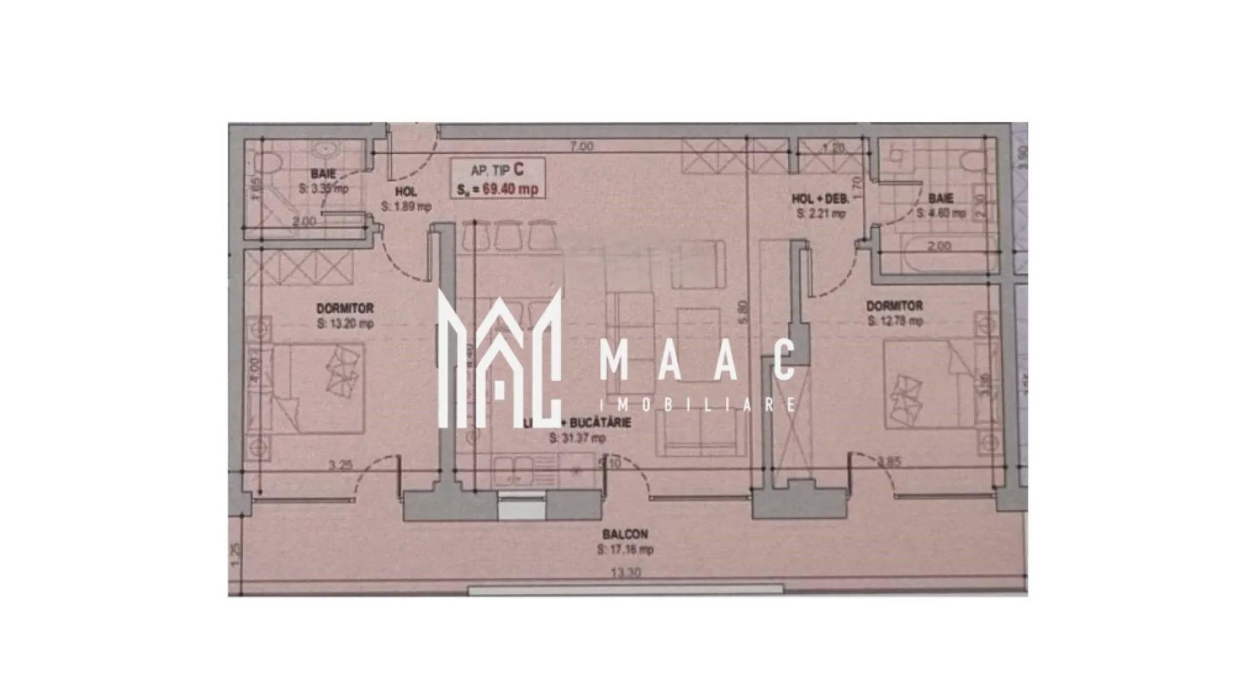 Apartament rezidențial I 3 Camere I Parcare I Selgros - MAAC Imobiliare vă propune pentru achiziționare un apartament cu 3 camere în cadrul unui bloc de locuințe în stadiul de dezvoltare, situat în cartierul Veterani, în proximitatea magazinului Selgros, ieșirea de Nord a orașului Sibiu. Apartamentul cu suprafața utilă de 69.4 mp, este format din: Living cu bucătărie open- space în suprafața de 31.4 mp cu acces la balconul de 17.16 mpu, Dormitor 1 de 13.2 mpu cu acces la balcon, baie în imediata vecinătate cu suprafața de 3.4 mpu, Dormitor 2 de 12.8 mpu cu acces la balcon, baie nr. 2 (4.6 mpu) accesibilă din holul (2.21 mpu) care ofera acces către dormitor. Complexul rezidențial este în construcție, se predă la sfârșitul anului 2025 la stadiul de: -ALB: instalația de curent, instalația sanitară, loc destinat pentru aparat de aer condiționat, pereți finisați cu glet, ușa principală metalică marca Porta Doors, centrală termică în condensare și instalația de încălzire în pardoseală, geamuri tripan cu tâmplărie PVC Salamander culoare gri antracit, cele 2 balcoane cu balustradă de sticlă și finisaje cu granit. -CHEIE: plus 200 euro/ mp, include vopsea lavabilă, uși interioare, obiecte sanitare, gresie, faianță, parchet, aparataje electronice etc. Fiecare unitate beneficiază de un loc de parcare suprateran. Construcția cu regim de înalțime P+ 3 etaje + retras va beneficia de lift, interfon cu video, panouri solare care vor alimenta iluminatul public. Construcția cu fundație de beton, zidărie cărămidă Porotherm, izolație polistiren și vată bazaltică, boxe la subsol( achiziționate separat), parcare subterană ( posibilitate de achiziționare locuri de parcare adiționale la prețul de 10000 euro/ buc.), Parterul va avea destinație comercială, în proximitatea construcțiilor vor fi amenajate alei, spații verzi și locuri de joacă. Modalitate de plată: -Avans 25% la antecontract, 25% la roșu, 50% la predare. -Achitarea integrală a apartamentului include 1 loc de parcare subteran la pret 50%. Aceast apartament combină spațiul generos cu o compartimentare eficientă și finisaje de calitate superioară, fiind locația perfectă pentru a vă crea amintiri de neuitat. Contactați-ne pentru a programa o vizionare și pentru a discuta detaliile acestei oferte imobiliare excepționale. Pentru mai multe informații specificați că ați văzut anunțul cu ID: CP2367248 }}