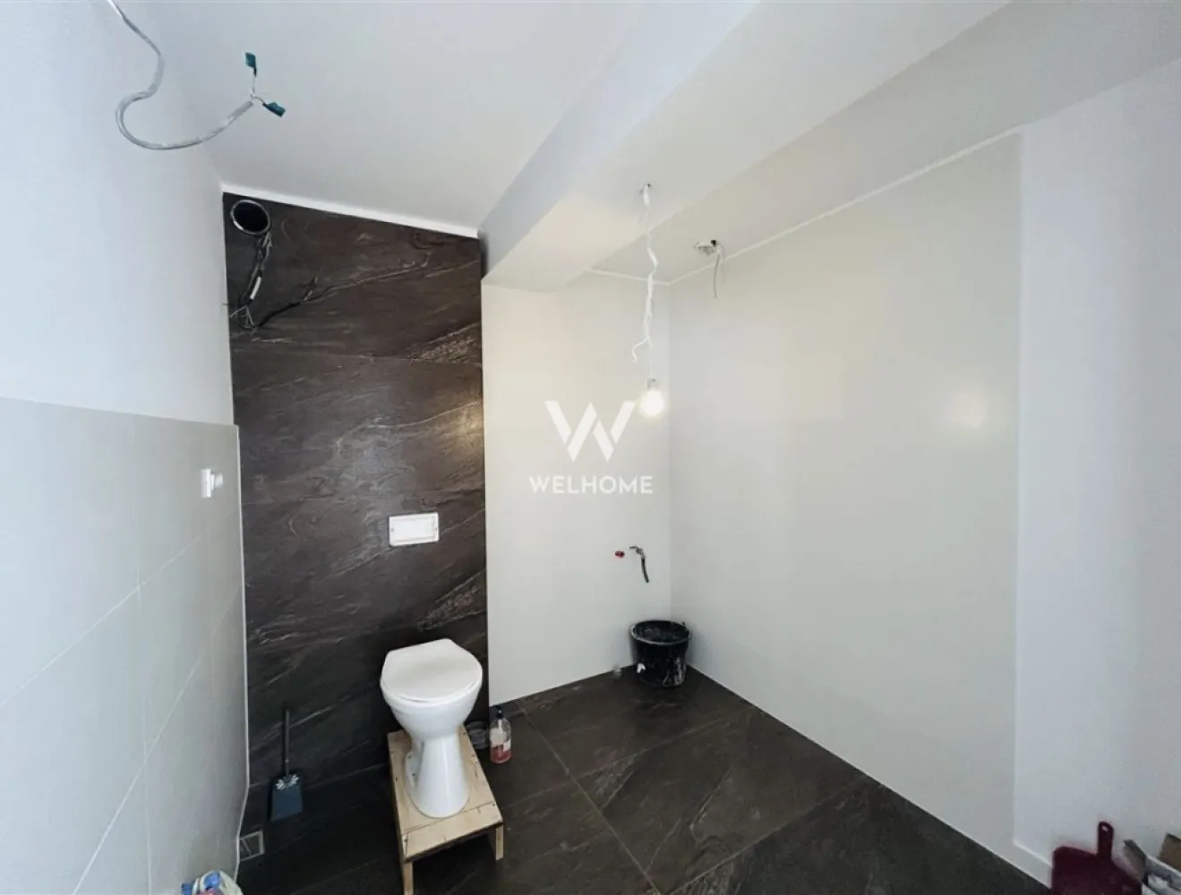 Apartament nou la vila, finisat la cheie, 4 camere, 2 bai, balcon -