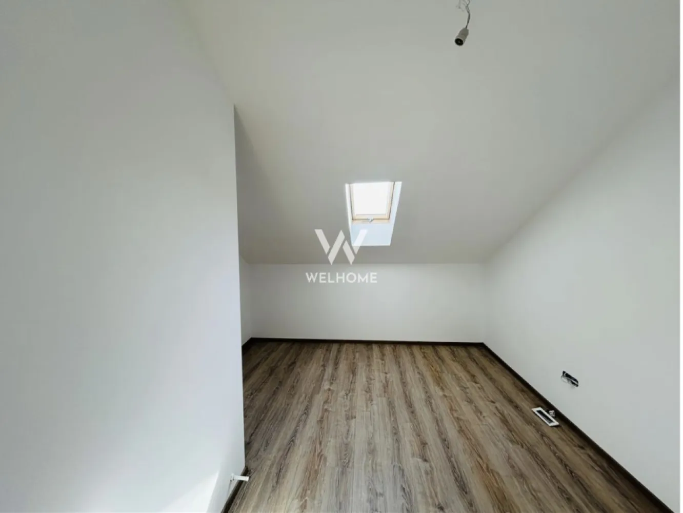 Apartament nou la vila, finisat la cheie, 4 camere, 2 bai, balcon -