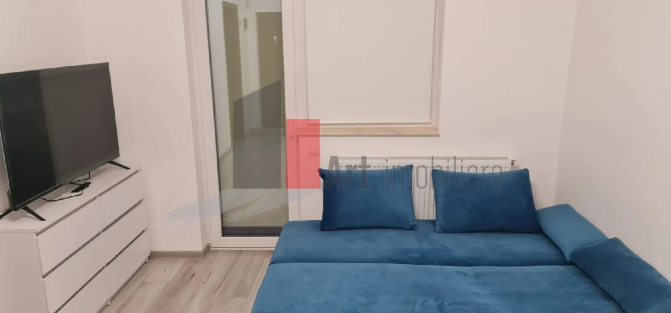 Garsoniera de inchiriat-Aparatorii Patriei-cu centrala - Garsoniera de inchiriat, în complex rezidenţial, complet mobilata, cu bucatarie inchisa, cu aer conditionat (urmeaza sa se puna), cu balcon inchis, la etajul 4/4, SD, constructie 2022, cu o suprafata de 37MP, cu centrala, TV mare, cu lift. Locuinta este la 2 statii autobuz de metrou Aparatorii Patriei/Dimitrie Leonida, aprox la 15 min mers pe jos. NU se permit animale de companie. NU se accepta persoane care fumeaza. Se solicita o luna avans si o luna garantie.