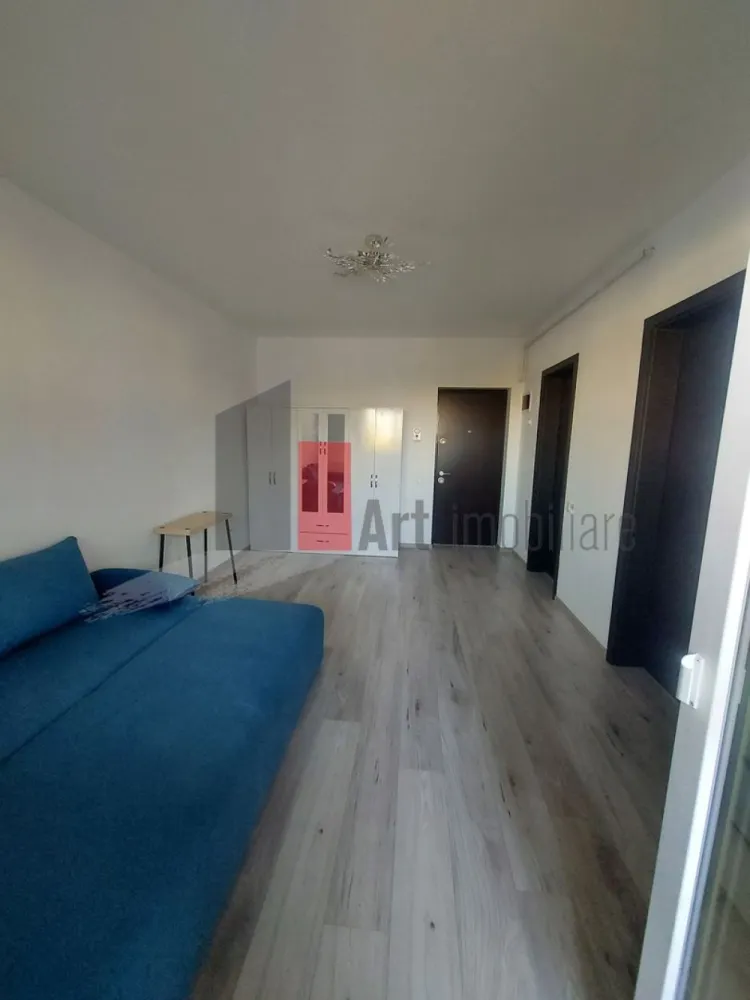 Garsoniera de inchiriat-Aparatorii Patriei-cu centrala - Garsoniera de inchiriat, în complex rezidenţial, complet mobilata, cu bucatarie inchisa, cu aer conditionat (urmeaza sa se puna), cu balcon inchis, la etajul 4/4, SD, constructie 2022, cu o suprafata de 37MP, cu centrala, TV mare, cu lift. Locuinta este la 2 statii autobuz de metrou Aparatorii Patriei/Dimitrie Leonida, aprox la 15 min mers pe jos. NU se permit animale de companie. NU se accepta persoane care fumeaza. Se solicita o luna avans si o luna garantie.