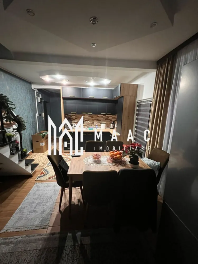 Apartament 3 Camere I Balcon I Hipodrom 2 - MAAC Imobiliare va propune spre vanzare un apartament cu 3 camere in zona Hipodrom 2. Locuinta este structurata pe 2 niveluri si cuprinde: la parter-living cu bucatarie open space, zona de dining, baie cu dus si geam de aerisire; la etaj-doua dormitoare, balcon in care s-a amenajat zona de gatit. Apartamentul este complet renovat: centrala termica noua (Ariston),partea electrica refacuta,balcon închis complet cu termopan și cu acoperiș nou, toate ferestrele schimbate, cu pervaz interior și exterior,uși interior schimbate,parchet,gresie living. Apartamentul se vinde complet mobilat exact cum se vede poze. In proximitate se gasesc centre comerciale, de invatamant, medicale, statii de autobuz, etc. Pentru mai multe detalii specificati telefonic ca ati vazut apartamentul cu ID:CP2365675 }}