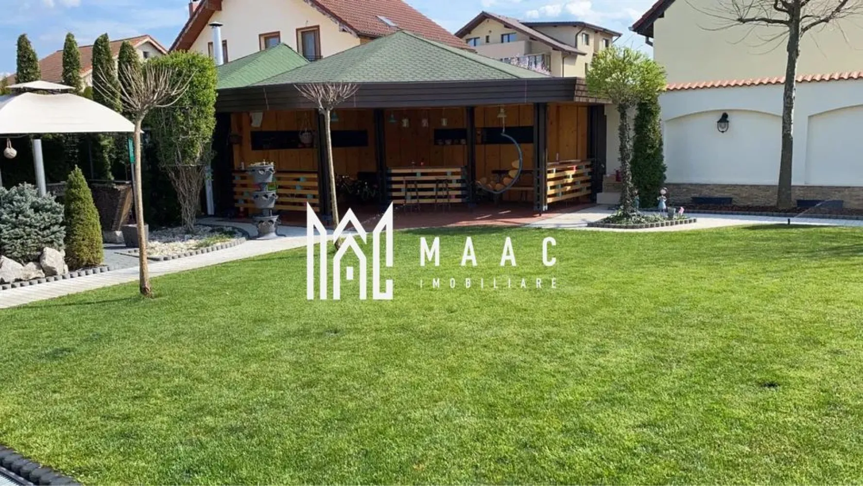 Vilă de închiriat | 4 camere | Șelimbăr - MAAC Imobiliare vă oferă spre închiriere o casă elegantă și modernă, situată într-o zonă liniștită din Șelimbăr , pe un teren generos de 1000 mp, cu o curte superb amenajată de 750 mp, compartimenta astfel: Parter: Garaj încălzit cu multiple spații de depozitare și acces direct din stradă Cameră/birou Baie Bucătărie complet utilată-Rovere, cu ieșire pe terasă către curte Living spațios, luminos, orientat către curte Etaj/Mansardă: 2 dormitoare, fiecare cu balcon propriu Baie Spațiu de depozitare Clădire separată în curte: Cameră hobby/oaspeți - Open space Chicinetă Baie Curte: Plante decorative la maturitate Filigorie + zonă BBQ cu sistem audio Facilități incluse: Acces automatizat Sistem de supraveghere video & alarmă Zonă verde cu sistem de irigație Garaj încălzit cu acces direct în casă Încălzire în pardoseală Panouri solare & fotovoltaice Condiții de închiriere: Contract ANAF – minim 1 an Se percepe garanție Disponibilă începând cu 15.05.2025 Pentru mai multe detalii sau pentru a programa o vizionare, va rugam specificati telefonic: CP2360397 ! }}
