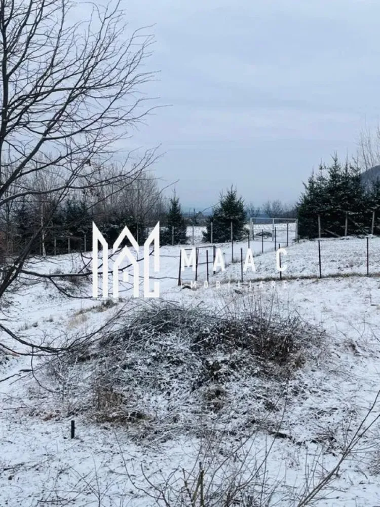 Teren Intravilan I 500 mp I Cisnadioara - MAAC Imobiliare va prezinta un teren intravilan, de vanzare, in Cisnadioara. Suprafata de 500 mp, cu deschidere la drum, liber de sarcini si toate actele in regula. Disponibil imediat. Cisnadioara este un sat de vacanta in imediata apropiere a Orasului Sibiu. Zona superba si linistita. Terenul este ideal si pentru investitie, oferind o priveliste deosebita spre Cetatea Cisnadioara. Pentru mai multe detalii sau vizionari mentionati ID : CP2360156 }}