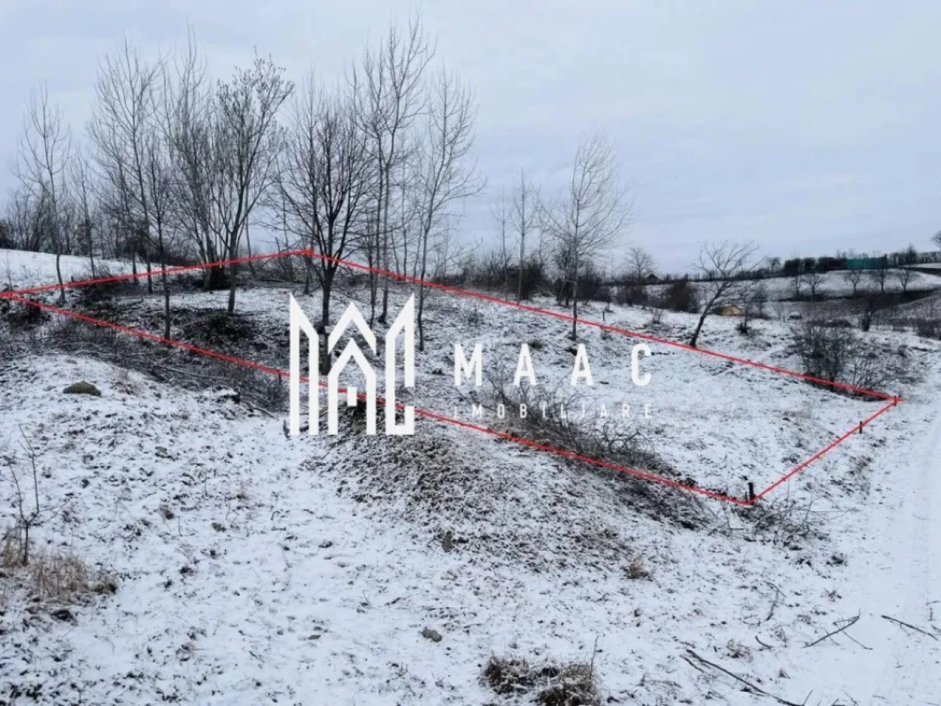 Teren Intravilan I 500 mp I Cisnadioara - MAAC Imobiliare va prezinta un teren intravilan, de vanzare, in Cisnadioara. Suprafata de 500 mp, cu deschidere la drum, liber de sarcini si toate actele in regula. Disponibil imediat. Cisnadioara este un sat de vacanta in imediata apropiere a Orasului Sibiu. Zona superba si linistita. Terenul este ideal si pentru investitie, oferind o priveliste deosebita spre Cetatea Cisnadioara. Pentru mai multe detalii sau vizionari mentionati ID : CP2360156 }}