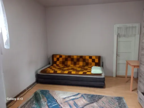 BRASADAS vinde casa 3 camere cu teren 4.5 ari în zona UNIRII.