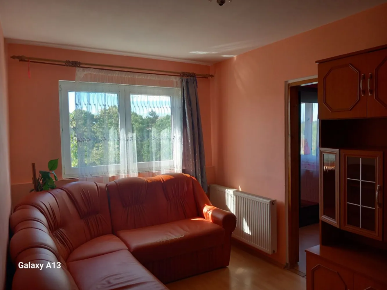 Ag BRASADAS vinde ap 3 cam 41mp etaj 4 în SOLIDARITĂȚII. - Agenția imobiliara BRASADAS vinde apartament cu trei camere situat la etajul 4/4 în cartierul Solidarității. 
Acoperișul este făcut cu bitum și este executat și o parte din structura acoperișului, urmând sa se finalizeze lucrările în lunile următoare. 
Pentru mai multe oferte accesați www.brasadas.com.