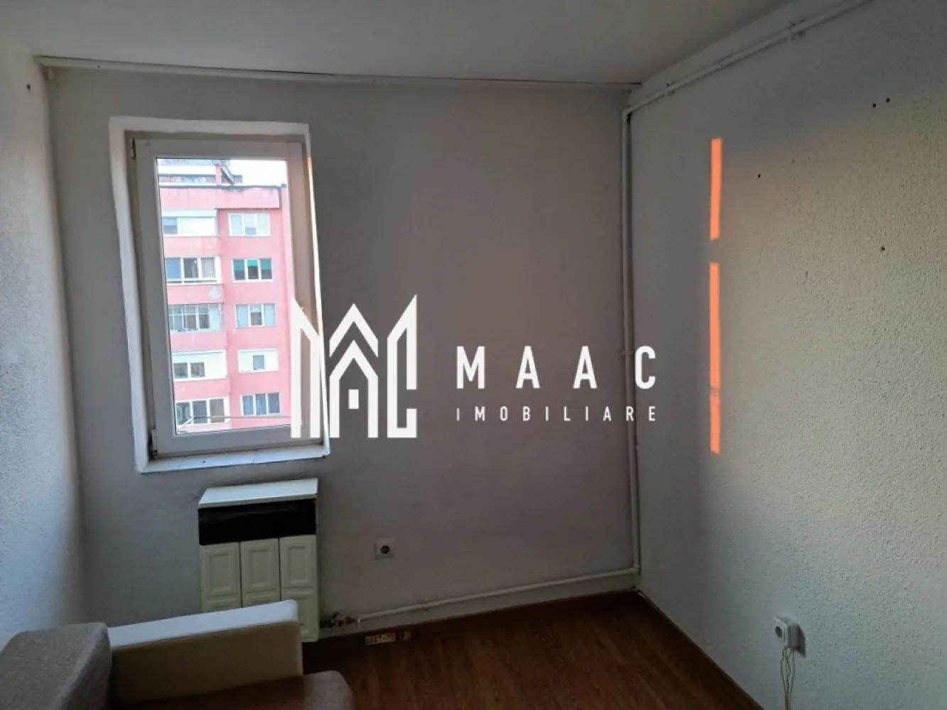 Garsoniera | 12 MPU | Hipodrom 1 - MAAC Imobiliare vă propune spre vânzare garsonieră compactă, situată în zona Vasile Milea din Sibiu, ideală pentru investiție sau locuință de una singură! 🔑 Detalii garsonieră: Suprafață de aproximativ 12 mp Etaj 8 din 8 Izolată pe exterior Geamuri termopan Încălzire prin convector pe gaz Parchet laminat Canapea extensibilă inclusă Pentru mai multe detalii și pentru programarea unei vizionări, vă rugăm să specificați ID-ul anunțului: CP2327952 }}