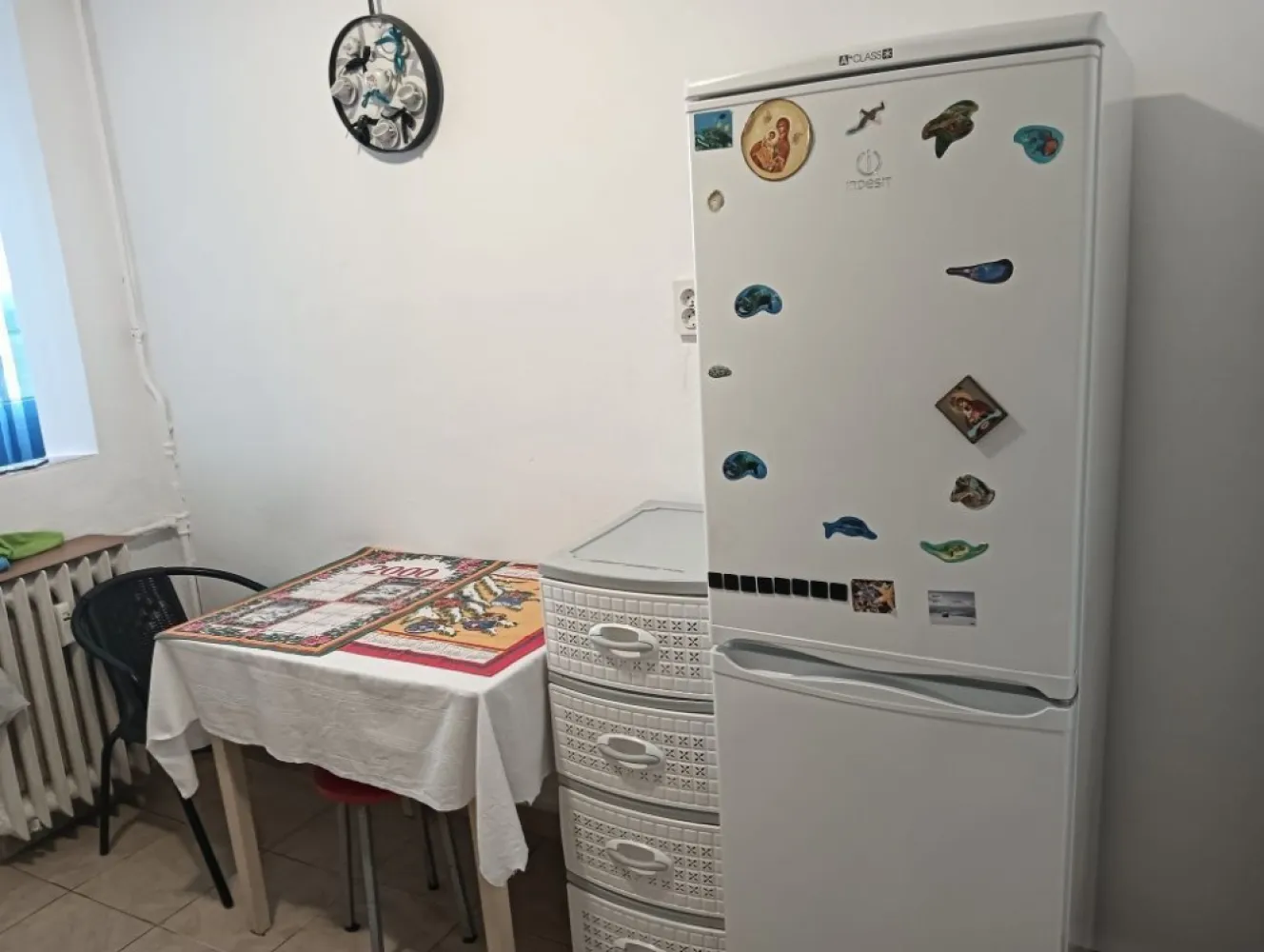 Apartament cu 2 camere de închiriat (Titan) - Apartament 2 camere decomandat zona titan etajul 10 .52 mp mobilat utilat la 5 min de metrou cu boiler ..350 E garantia plus luna în curs ... 07******60 sau 07******89 Dana