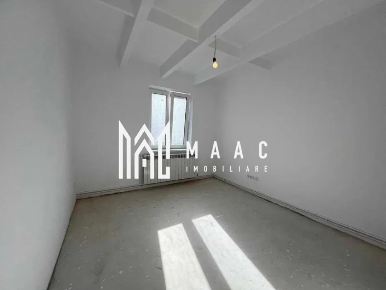 Apartament 2 camere | Parter | Decomandat | 48 MP | Turnisor - MAAC Imobiliare va prezinta un apartament 2 camere decomandate – semifinisat, aproape de aeroportul Sibiu. Localizare: Aproape de Aeroportul Sibiu, supermarketuri, centre comerciale și zone de agrement Zona ARIA, cu acces facil la mijloace de transport și instituții de interes. Caracteristici generale: Suprafață utilă de 48,15 mp Compartimentare decomandată Hol de acces Două dormitoare, dintre care unul dotat cu dressing Bucătărie separată Baie Pivniță de 16 mp la demisol. Dotări: Semifinisat, zugrăvit alb, gata pentru personalizare după propriul gust Instalații noi: electrice, apă, canalizare și termice Centrală termică nouă și calorifere din aluminiu Izolat termic și reabilitat în 2024. Facilitati: Apartament situat la parterul unei vile cu regim de înălțime P+1E+Pod Doar patru apartamente pe scară Parcare deschisa. Pentru mai multe informații sau pentru a programa o vizionare, va rugam specificati ID: CP2327063 }}