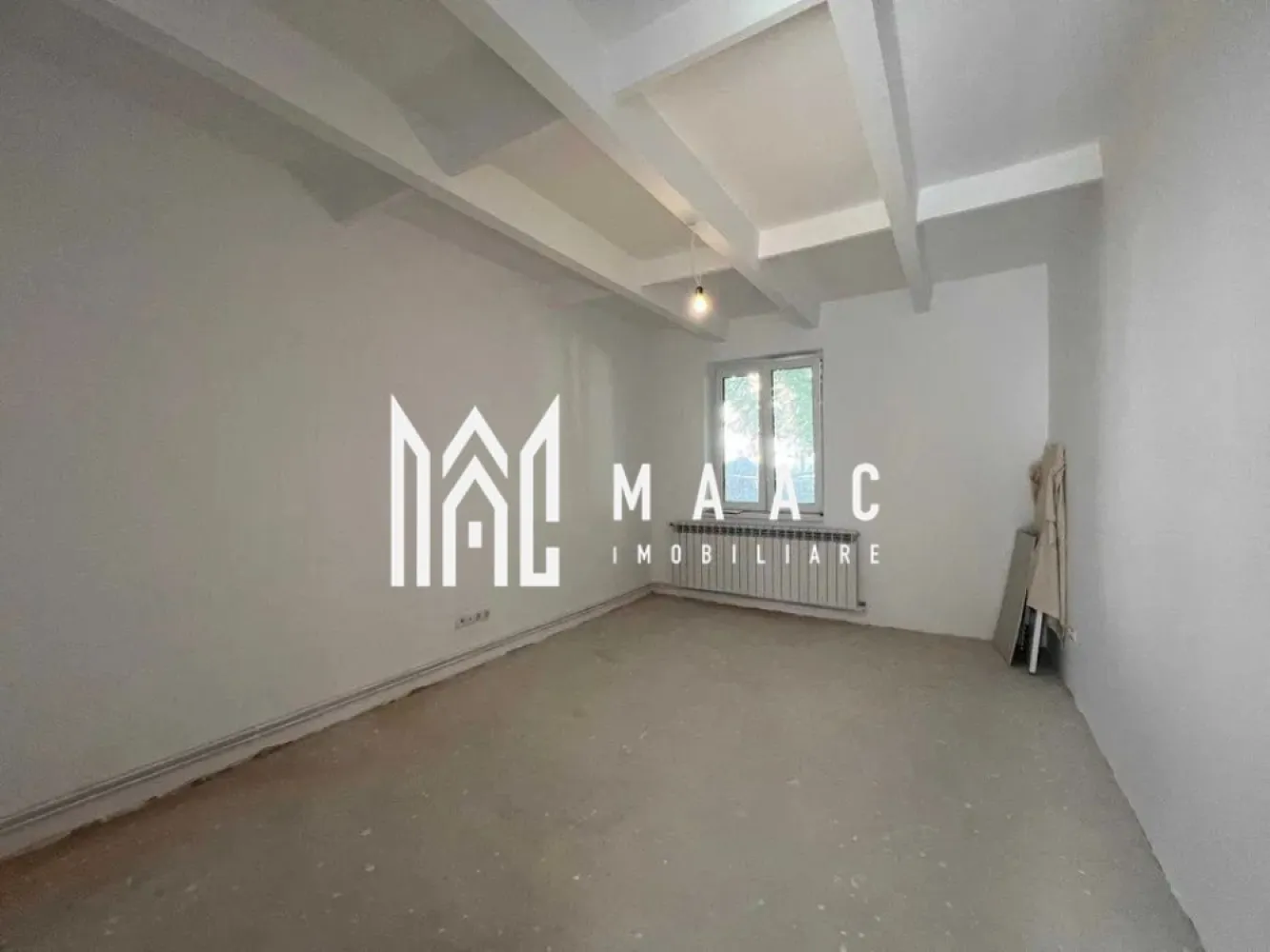 Apartament 2 camere | Parter | Decomandat | 48 MP | Turnisor - MAAC Imobiliare va prezinta un apartament 2 camere decomandate – semifinisat, aproape de aeroportul Sibiu. Localizare: Aproape de Aeroportul Sibiu, supermarketuri, centre comerciale și zone de agrement Zona ARIA, cu acces facil la mijloace de transport și instituții de interes. Caracteristici generale: Suprafață utilă de 48,15 mp Compartimentare decomandată Hol de acces Două dormitoare, dintre care unul dotat cu dressing Bucătărie separată Baie Pivniță de 16 mp la demisol. Dotări: Semifinisat, zugrăvit alb, gata pentru personalizare după propriul gust Instalații noi: electrice, apă, canalizare și termice Centrală termică nouă și calorifere din aluminiu Izolat termic și reabilitat în 2024. Facilitati: Apartament situat la parterul unei vile cu regim de înălțime P+1E+Pod Doar patru apartamente pe scară Parcare deschisa. Pentru mai multe informații sau pentru a programa o vizionare, va rugam specificati ID: CP2327063 }}