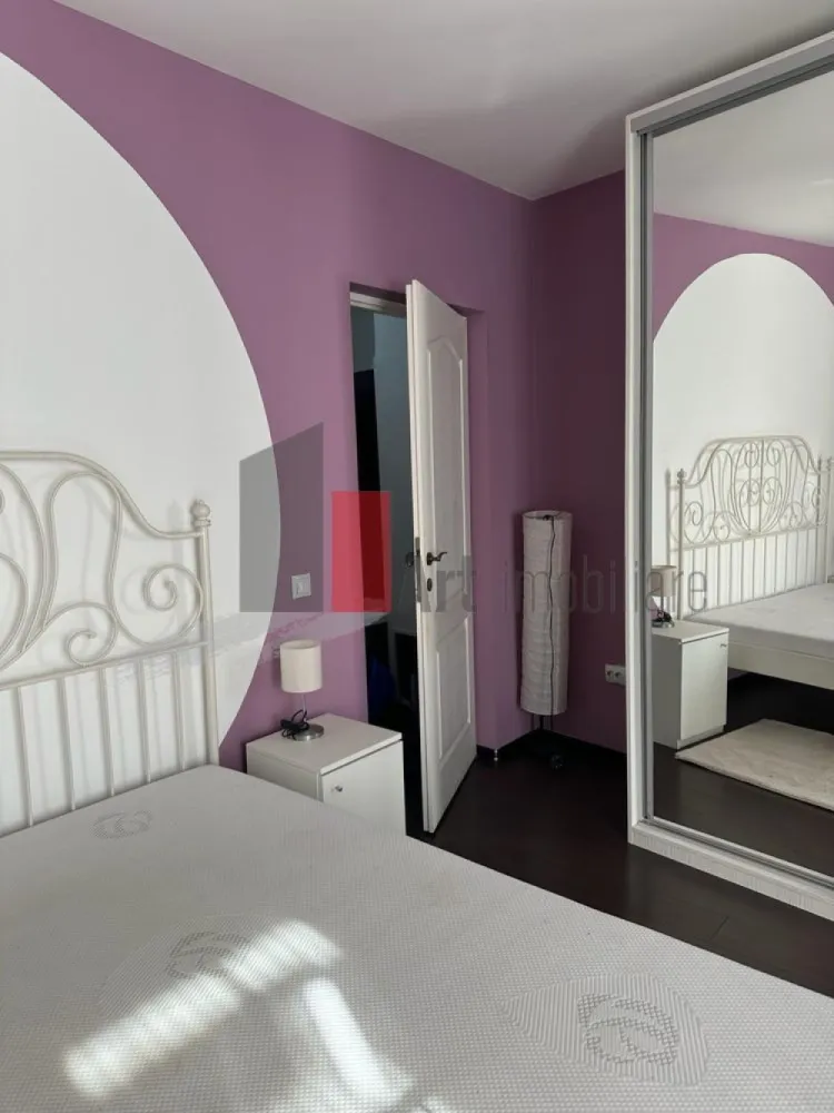 APARTAMENT 2 CAMERE CISMIGIU - Va prezentam spre vanzare apartament de 2 camere situat la cateva minute de Cismigiu.
 Apartamentul este situat la etajul 2 al unui bloc de 4 etaje, blocul avand lift.
 locuinta are 2 camere spatioase , bucatarie functionala, o baie moderna si balcon in suprafata
 de 63 mp si este renovat complet si utilat si mobilat modern.
 Comfortul termic este asigurat de centrala de bloc. 
 Pentru alte imformatii sau vizionare va rugam sunati la 0722 371 033.
