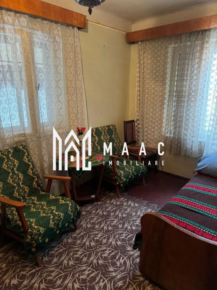 Casă 2 corpuri | Anexe si teren I Racovița | Sibiu - Vă prezentăm o proprietate spațioasă, situată în localitatea Racovița, județul Sibiu, ideală pentru o familie numeroasă sau pentru cei care își doresc o locuință cu multiple posibilități de amenajare și utilizare. Caracteristici principale: 🏡 Suprafață generoasă, compusă din 2 corpuri de clădire și anexe. Primul corp (demisol + etaj): Demisol: bucătărie, 1 cameră, pivniță (2 încăperi). Etaj: 3 camere spațioase, hol și baie. Al doilea corp: 1 cameră, baie, bucătărie- pentru oaspeți sau locuință separată. Anexe: Șură, bucătărie de vară, cămara. Locație liniștită, perfectă pentru cei care apreciază viața la țară. Posibilitate de amenajare în funcție de nevoile noilor proprietari. Curte și grădină spațioasă pentru relaxare și activități gospodărești. Cele doua corpuri de casa necesita renovari. 📞Pentru mai multe informatii, specificati ca ati vazut anuntul cu ID: CP2316984 }}