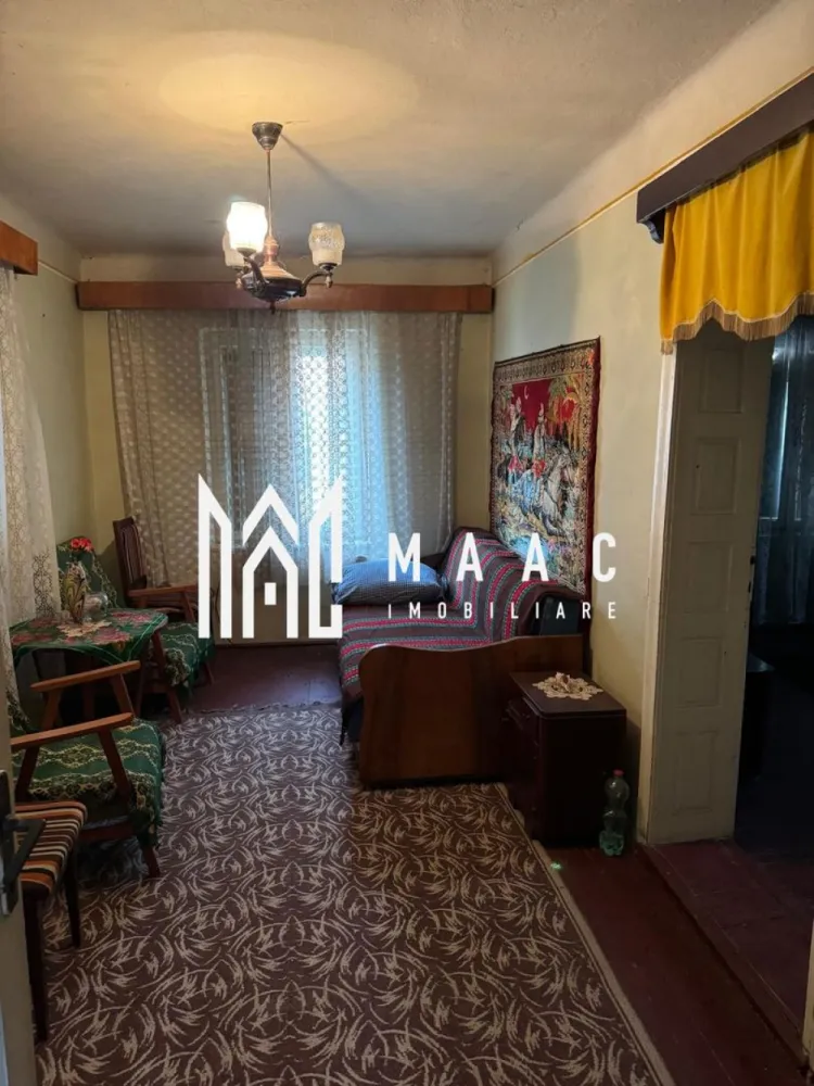 Casă 2 corpuri | Anexe si teren I Racovița | Sibiu - Vă prezentăm o proprietate spațioasă, situată în localitatea Racovița, județul Sibiu, ideală pentru o familie numeroasă sau pentru cei care își doresc o locuință cu multiple posibilități de amenajare și utilizare. Caracteristici principale: 🏡 Suprafață generoasă, compusă din 2 corpuri de clădire și anexe. Primul corp (demisol + etaj): Demisol: bucătărie, 1 cameră, pivniță (2 încăperi). Etaj: 3 camere spațioase, hol și baie. Al doilea corp: 1 cameră, baie, bucătărie- pentru oaspeți sau locuință separată. Anexe: Șură, bucătărie de vară, cămara. Locație liniștită, perfectă pentru cei care apreciază viața la țară. Posibilitate de amenajare în funcție de nevoile noilor proprietari. Curte și grădină spațioasă pentru relaxare și activități gospodărești. Cele doua corpuri de casa necesita renovari. 📞Pentru mai multe informatii, specificati ca ati vazut anuntul cu ID: CP2316984 }}