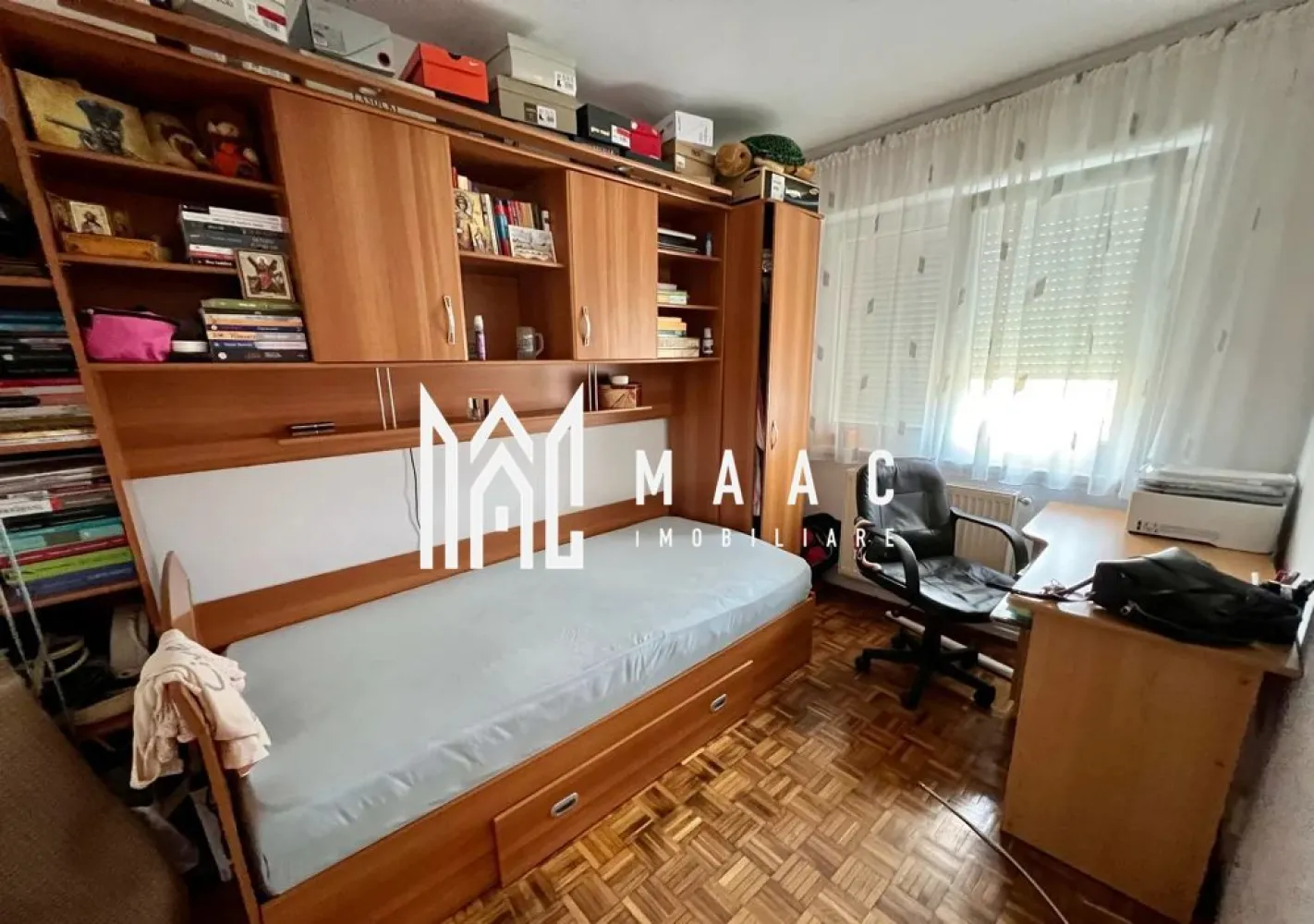 Apartament 3 Camere I Semidecomandat I Renovare I Cisnadie - Va propunem spre vanzare un apartament semidecomandat de 3 camere situat la etajul 4/4 al unui imobil din Cisnadie. Locuinta cuprinde: hol intrare, living, 2 dormitoare, bucatarie, baie. Apartamentul necesita renovare. Disponibil imediat. 🔑 Locație excelentă – toate facilitățile la doar câțiva pași: Bănci, centre comerciale și de divertisment Restaurante, cafenele Spitale, școli, grădinițe Acces rapid către orice zonă a orasului. Pentru mai multe detalii, precizați telefonic că ați văzut anunțul cuID: CP2316912 }}
