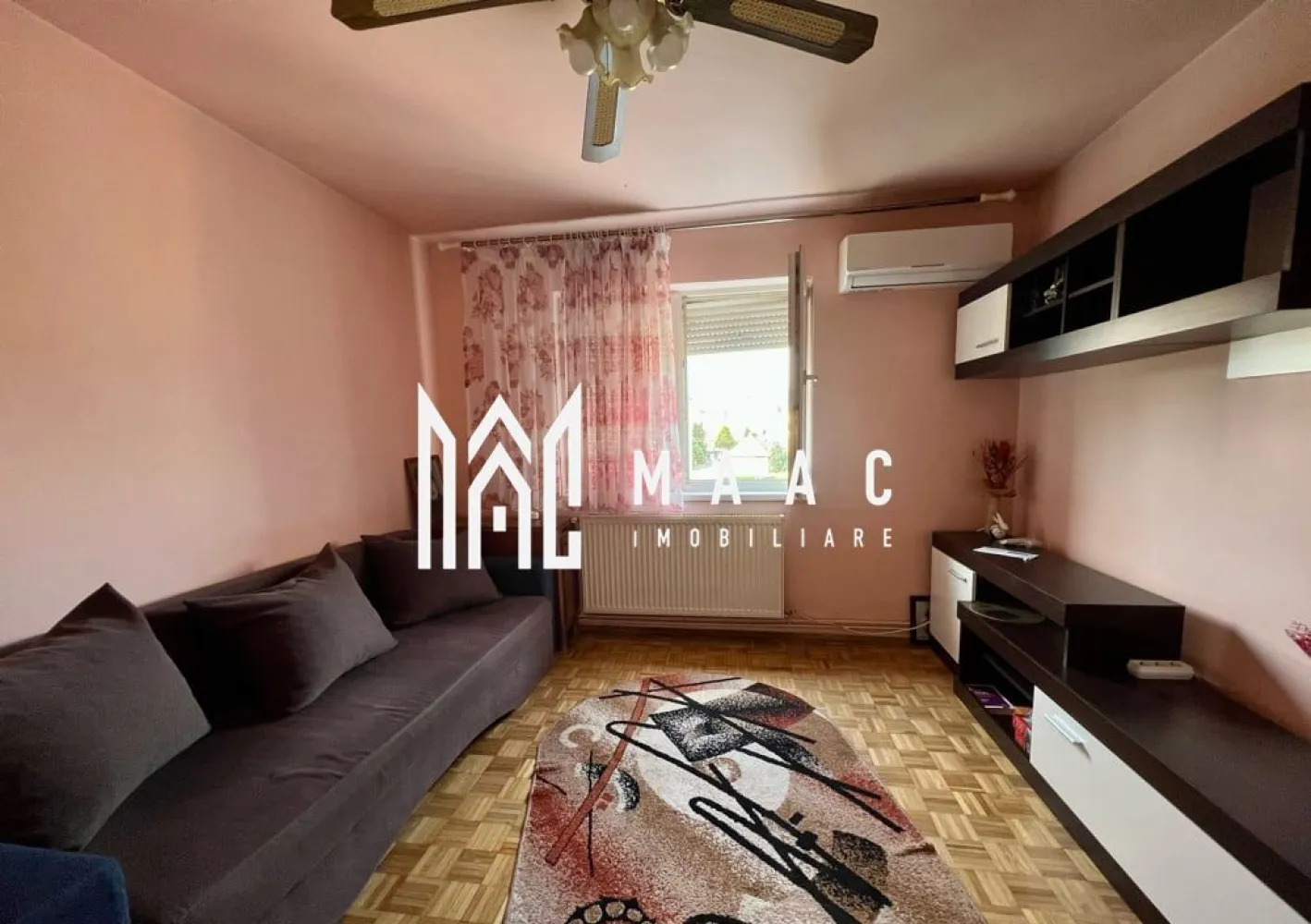 Apartament 3 Camere I Semidecomandat I Renovare I Cisnadie - Va propunem spre vanzare un apartament semidecomandat de 3 camere situat la etajul 4/4 al unui imobil din Cisnadie. Locuinta cuprinde: hol intrare, living, 2 dormitoare, bucatarie, baie. Apartamentul necesita renovare. Disponibil imediat. 🔑 Locație excelentă – toate facilitățile la doar câțiva pași: Bănci, centre comerciale și de divertisment Restaurante, cafenele Spitale, școli, grădinițe Acces rapid către orice zonă a orasului. Pentru mai multe detalii, precizați telefonic că ați văzut anunțul cuID: CP2316912 }}