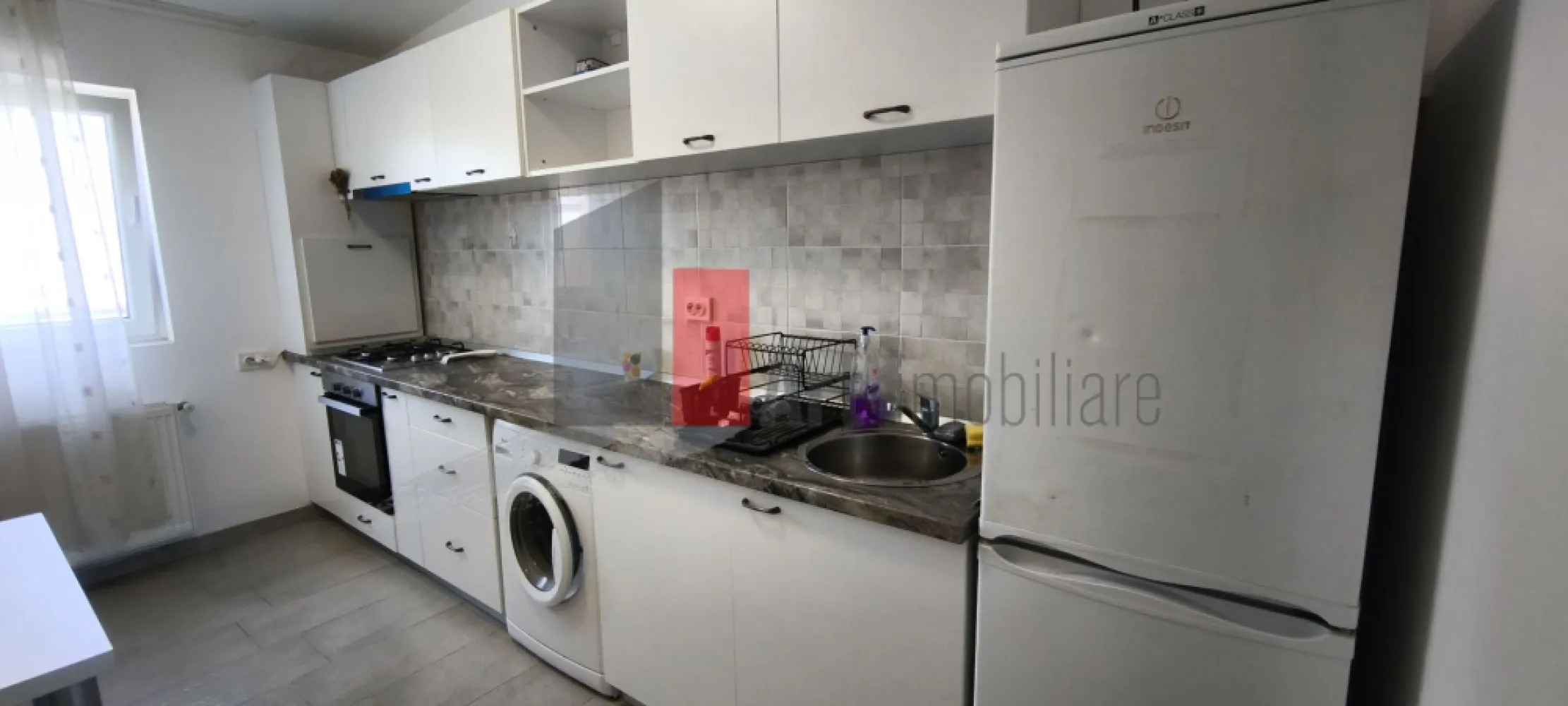 Ap 2 camere Mobilat Popesti leordeni - Se inchiriaza ap 2 cam, et 5, bloc cu lift, mobilat utilat nou, cu loc de parcare, in Popesti -Leordeni.
Pretul chiriei este de 450 euro si se va plati 1 luna in avans si 1 luna garantie.
Apartamentul este in perfecta stare, curat, mobilat complet si utilat cu tv, masina de spalat, frigider cu congelator, aragaz, dulapuri etc.
