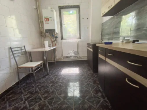 Apartament 3 camere, semidecomandat, etajul 1 din 4, zona Nord