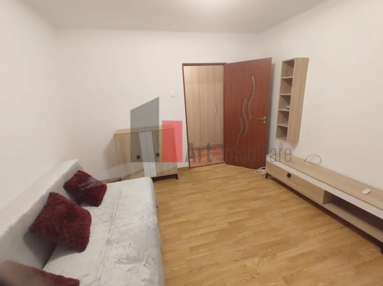 Prima închiriere apartament decomandat 3 camere - Bd. Lacul Tei -Parcul Circului