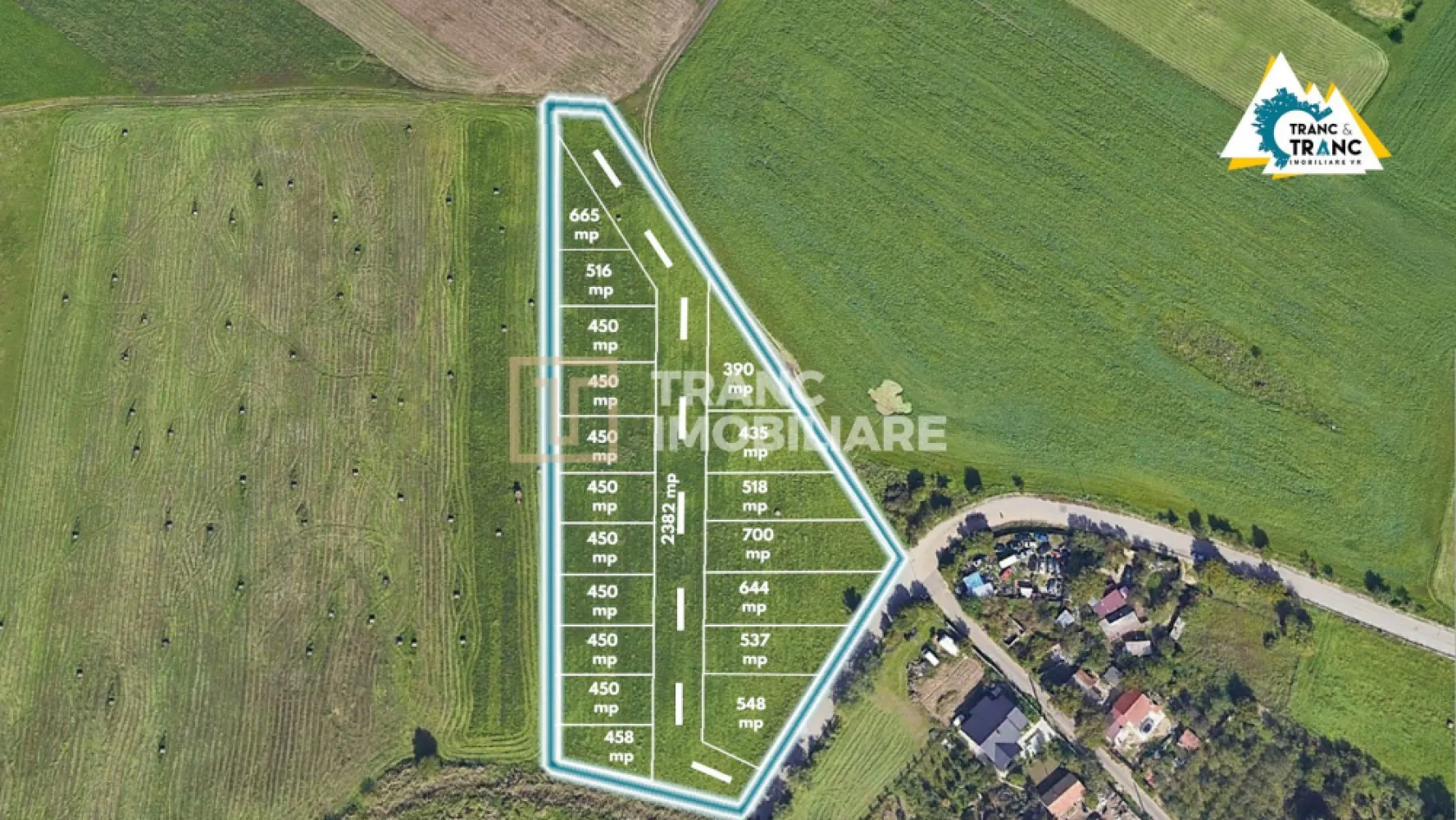 Teren de 11500 mp pentru Complex Rezidențial în Sânnicolau Mic - Tranc & Tranc Imobiliare vă oferă o oportunitate unică de dezvoltare în cartierul Sânnicolau Mic, pe un teren generos de 11.500 mp, ideal pentru construirea unui complex rezidențial modern. Oferta include planul de parcelare, ceea ce vă oferă un avantaj semnificativ în demararea proiectului.

Zona este într-o continuă expansiune, cu lucrări cadastrale în desfășurare pentru crearea drumurilor de acces și extinderea infrastructurii, ceea ce va crește valoarea proprietăților din această regiune.

Terenul are un front stradal de aproximativ 70 de metri, fiind situat la un drum asfaltat unde sunt disponibile toate utilitățile necesare: apă, curent, canalizare și gaz. În prezent, terenul este încadrat ca intravilan agricol și necesită PUZ, parcelare și tragerea utilităților pentru a putea fi valorificat la potențial maxim, fie prin vânzarea loturilor individuale, fie prin dezvoltarea unui complex rezidențial.

Proprietarul a realizat deja planul de parcelare, rezultând 18 loturi cu suprafețe cuprinse între 380 mp și 700 mp, alături de un drum de acces de 2.382 mp. Astfel, suprafața totală destinată construcțiilor rezidențiale este de 9.118 mp.

Prețul estimat de vânzare al terenului în această zonă poate ajunge la cel puțin 70 euro/mp. Costul de achiziție este de 31,5 euro/mp vandabil, fără a include suprafața destinată drumului. Investițiile necesare pentru PUZ, utilități și amenajarea drumului sunt estimate la aproximativ 8,5 euro/mp, ceea ce duce la un cost total de cel mult 40 euro/mp. Timpul estimat pentru finalizarea proiectului este de maximum un an, iar randamentul așteptat este de peste 175% față de investiția inițială.

Dacă considerați că această oportunitate nu trebuie ratată, nu ezitați să ne contactați pentru mai multe detalii.