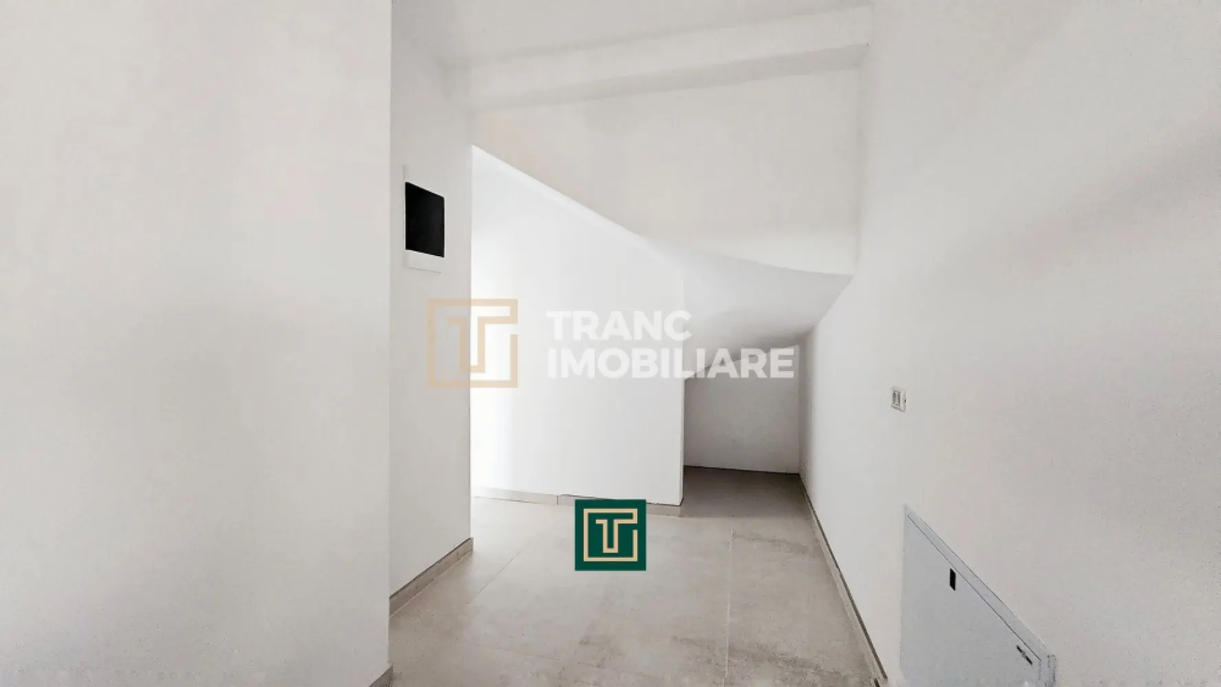Jumătate de duplex nou cu 4 camere in Vladimirescu
